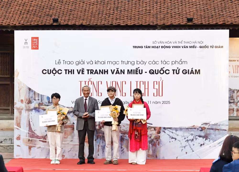 Trao giải cho các tác giả có tác phẩm xuất sắc.