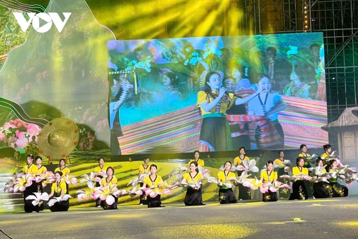 Nhiều tiết mục nghệ thuật đặc sắc diễn ra tại lễ khai mạc