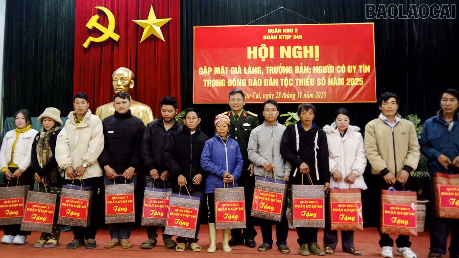 baolaocai-tr_trao-qua.jpg