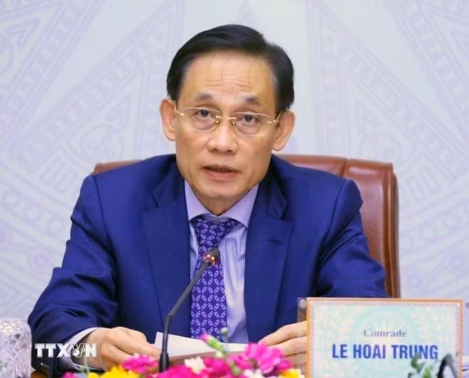 Ông Lê Hoài Trung, Quyền Bộ trưởng Bộ Ngoại giao được Quốc hội phê chuẩn làm Bộ trưởng Bộ Ngoại giao.