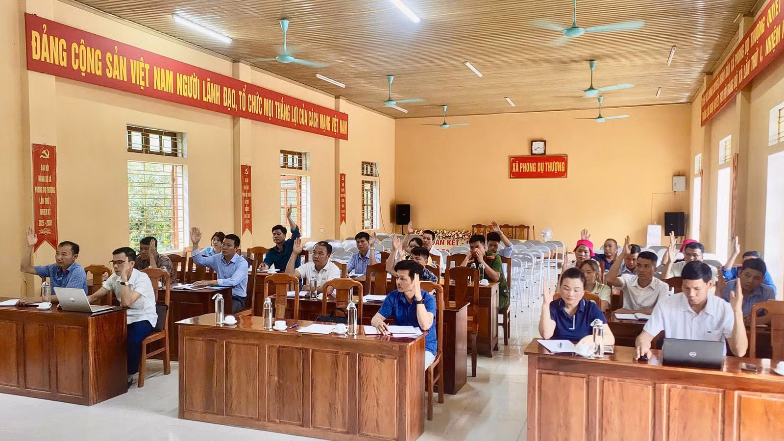 15-8-bieu-quyet.jpg