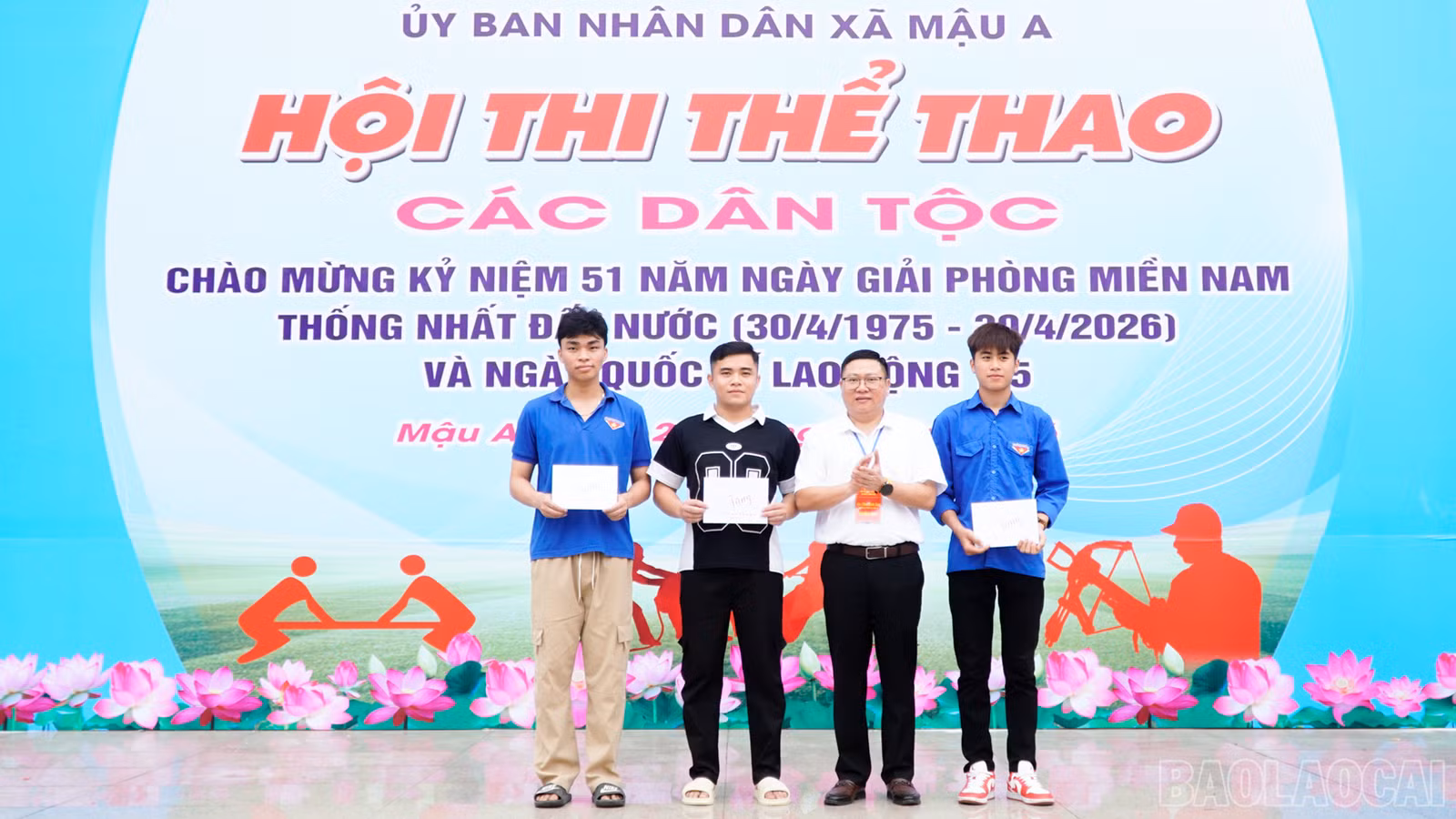 Ban tổ chức trao giải cho các tập thể, cá nhân có thành tích xuất sắc trong hội thi.