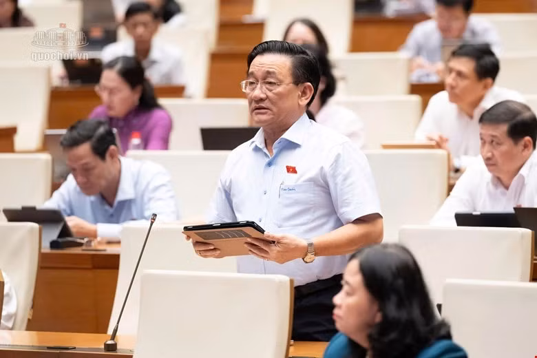 Đại biểu Trần Quốc Tuấn (đoàn Vĩnh Long)