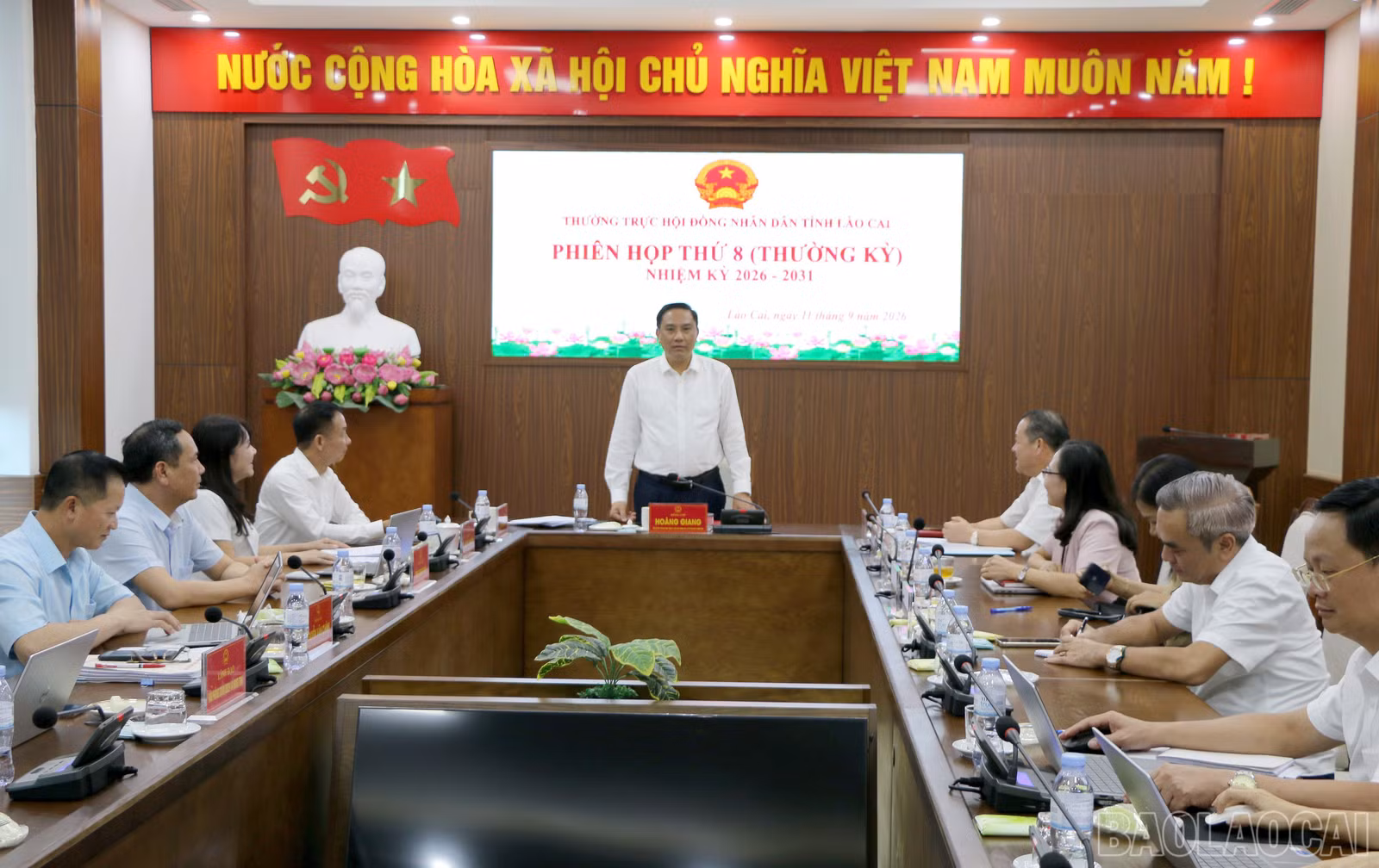 Phó Bí thư Thường trực Tỉnh ủy, Chủ tịch HĐND tỉnh Hoàng Giang chủ trì phiên họp.