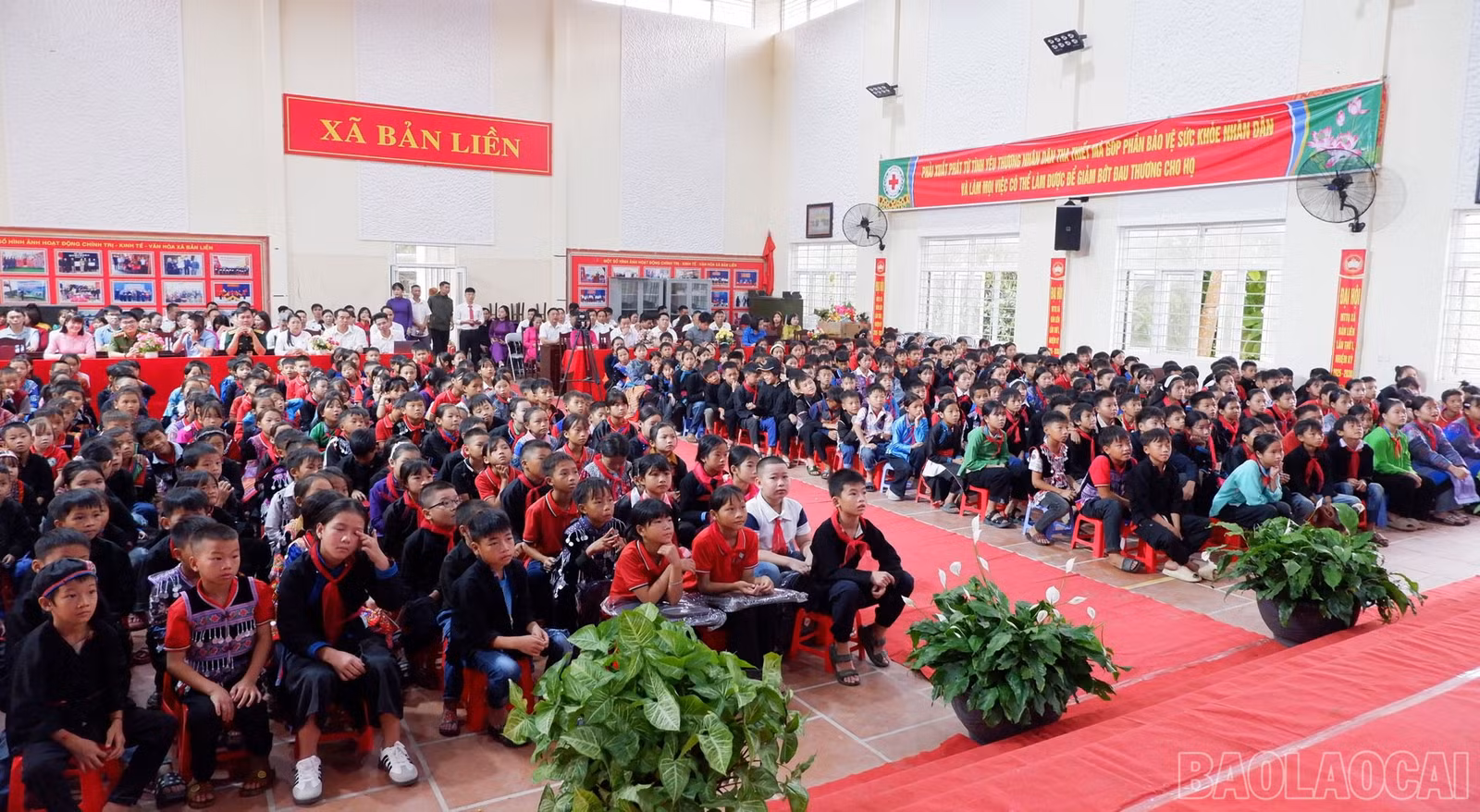 Không khí vui tươi trong Lễ Khai giảng năm học mới.