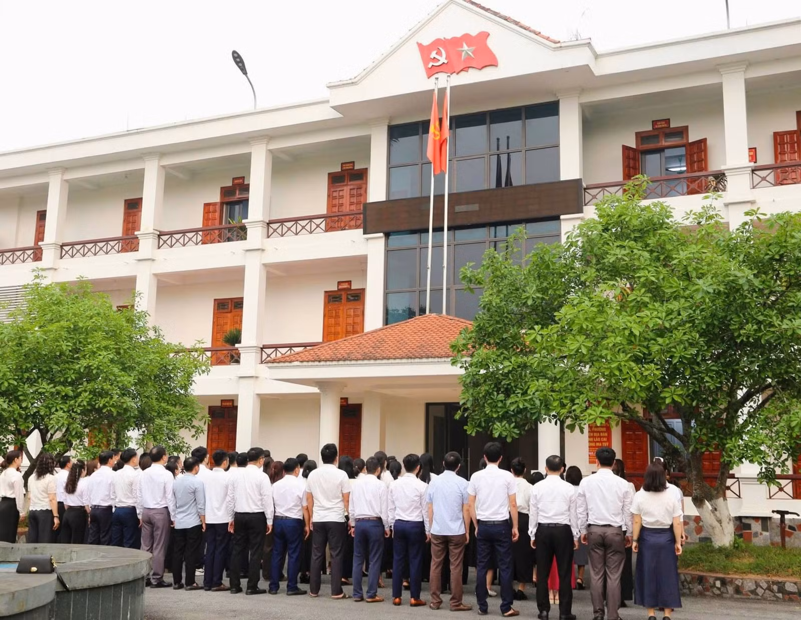 Quang cảnh buổi chào cờ.