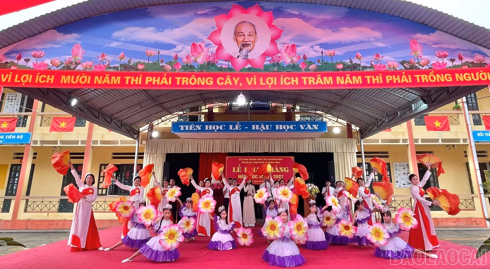 Văn nghệ chào mừng Lễ Khai giảng năm học mới.