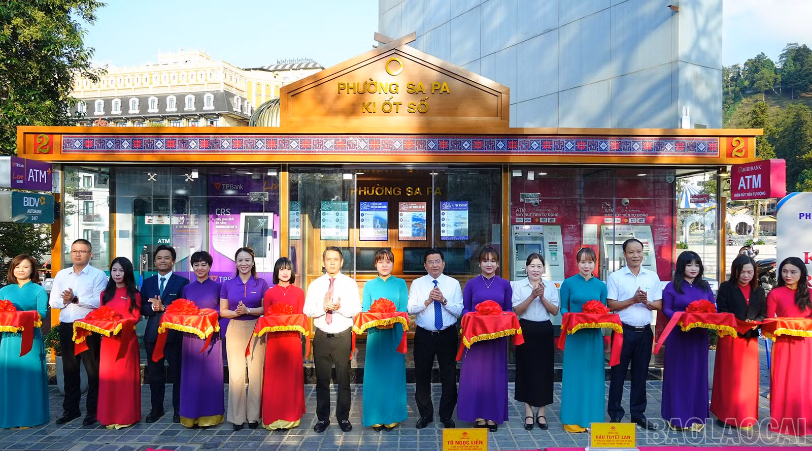 Cắt băng khai trương 3 Kiosk số và điểm Wifi công cộng.