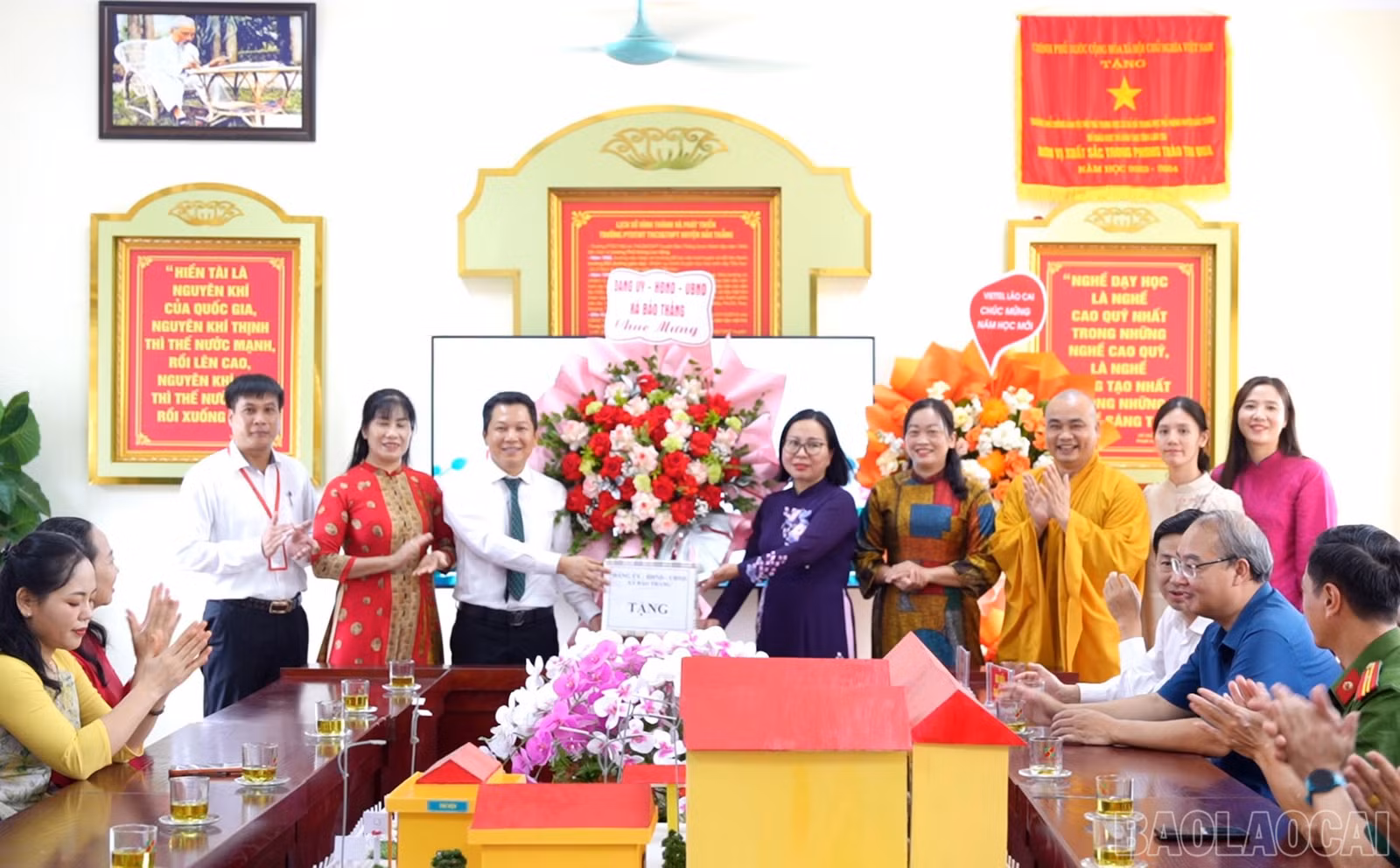 Đồng chí Lý Thị Vinh - Ủy viên Ban Thường vụ Tỉnh ủy, Bí thư Đảng ủy, Chủ tịch HĐND xã Bảo Thắng dự Lễ khai giảng năm học 2026 - 2027 tại Trường Phổ thông dân tộc Nội trú THCS&amp;THPT Bảo Thắng.