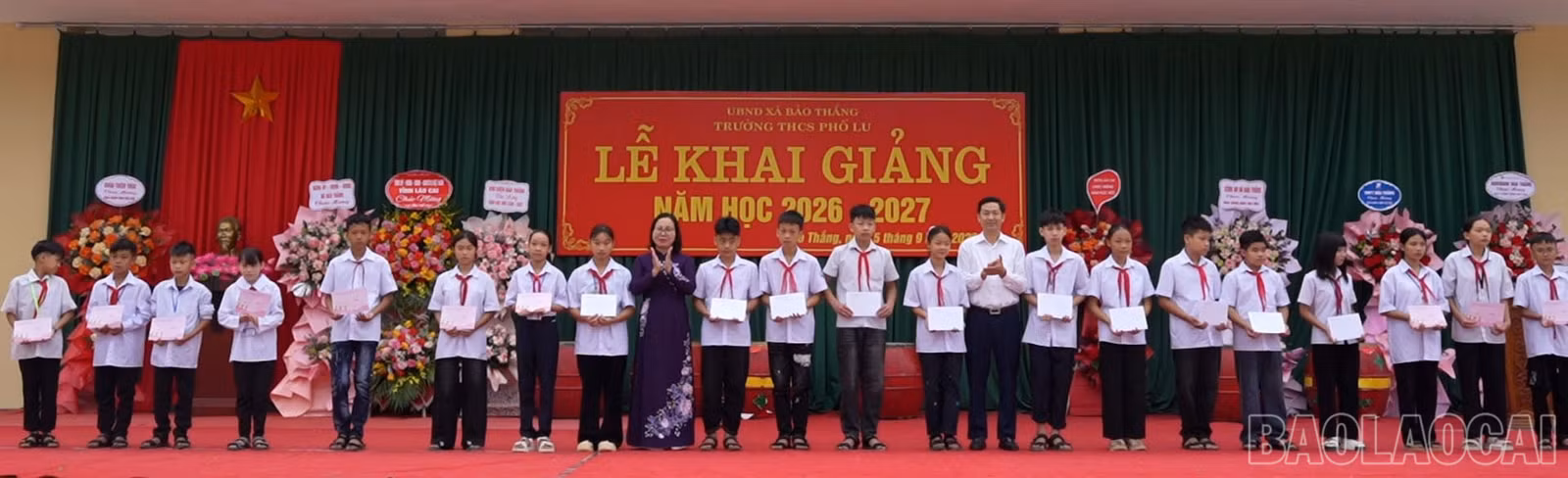 Các đồng chí lãnh đạo tỉnh dự khai giảng, động viên thầy và trò bước vào năm học mới ảnh 66