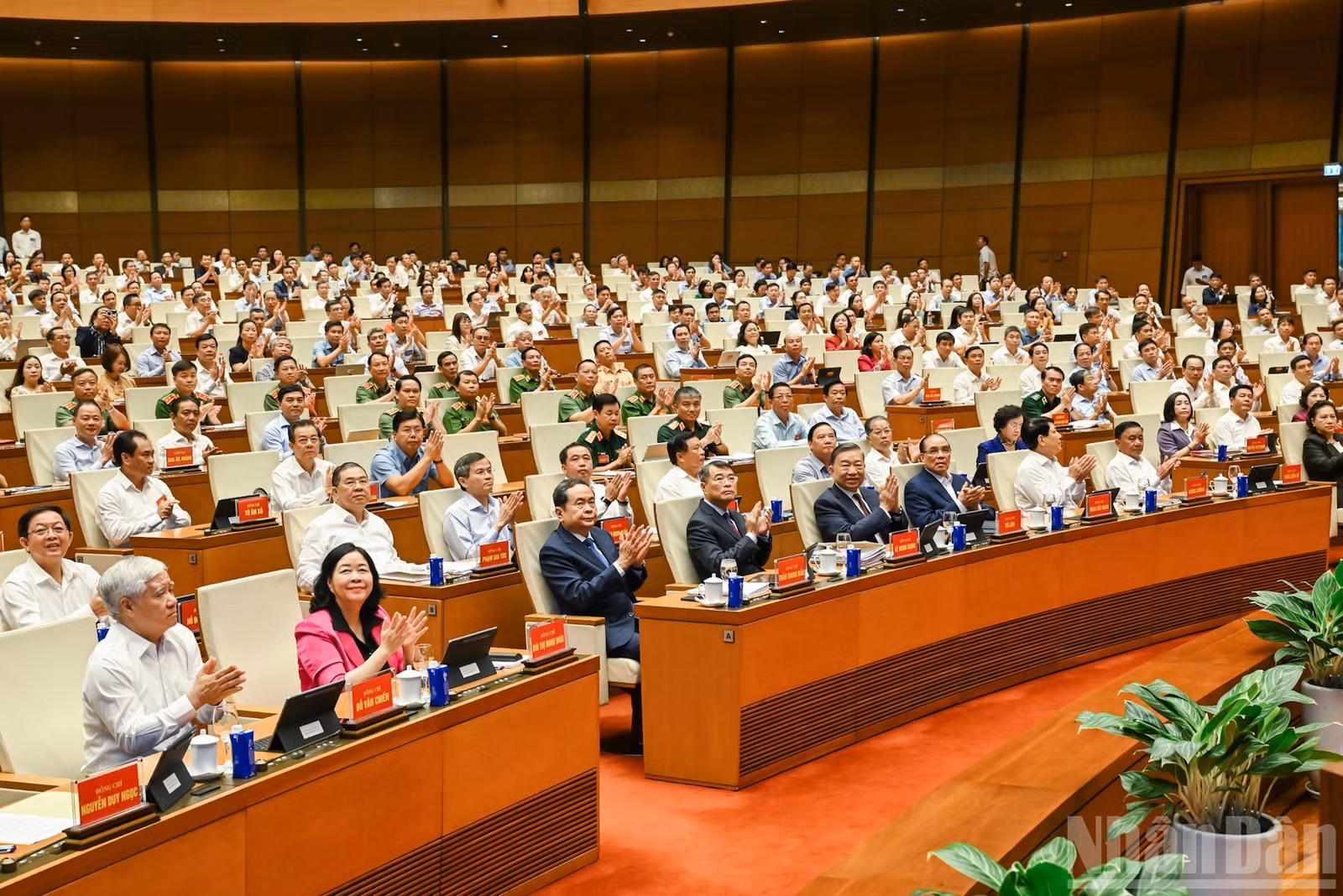 Tổng Bí thư, Chủ tịch nước Tô Lâm cùng các đồng chí lãnh đạo, nguyên lãnh đạo Đảng, Nhà nước và các đại biểu dự hội nghị. (Ảnh: DUY LINH-TRẦN HẢI)