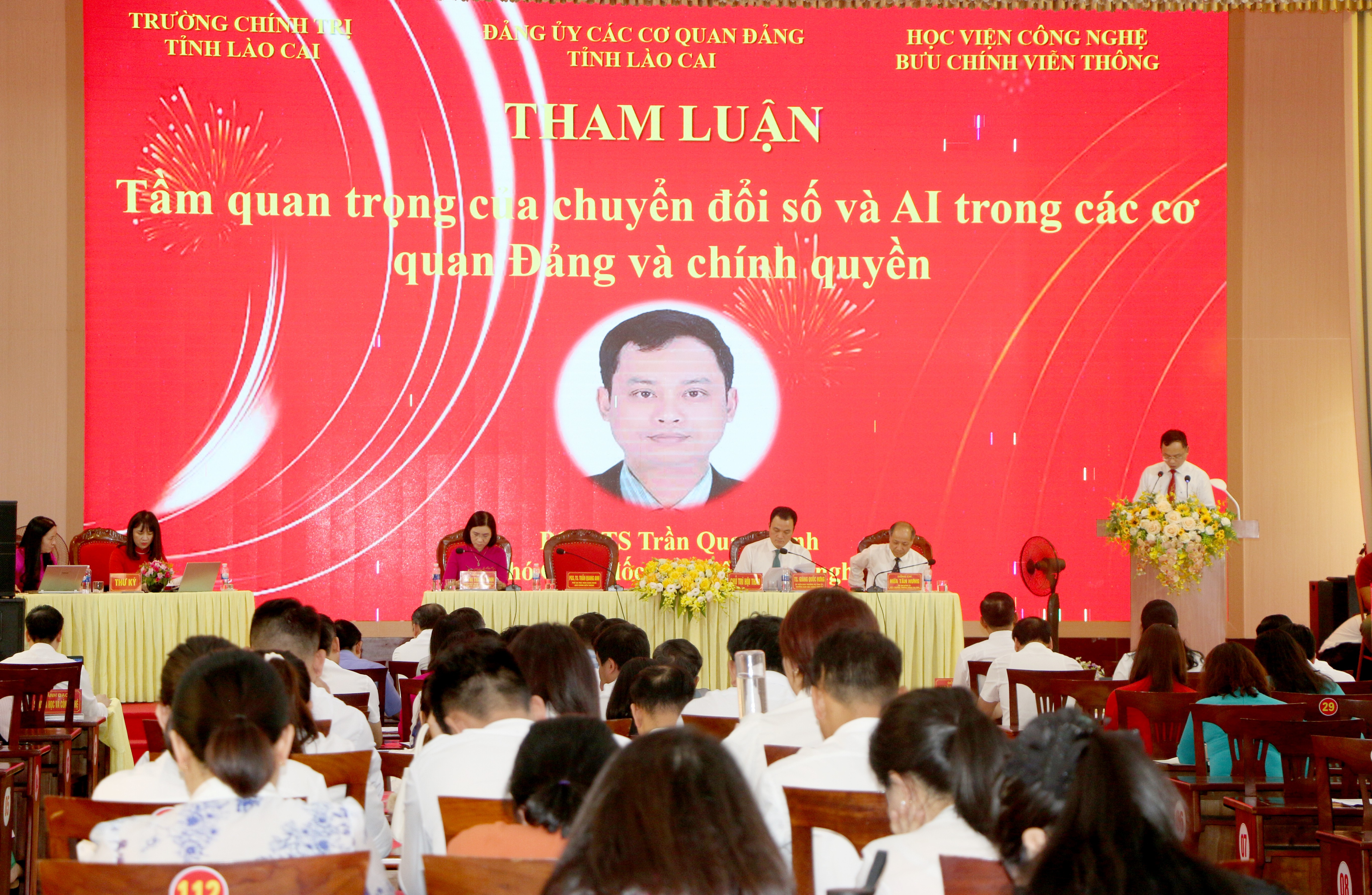 Các đại biểu tham luận tại tọa đàm. img-0189.jpg