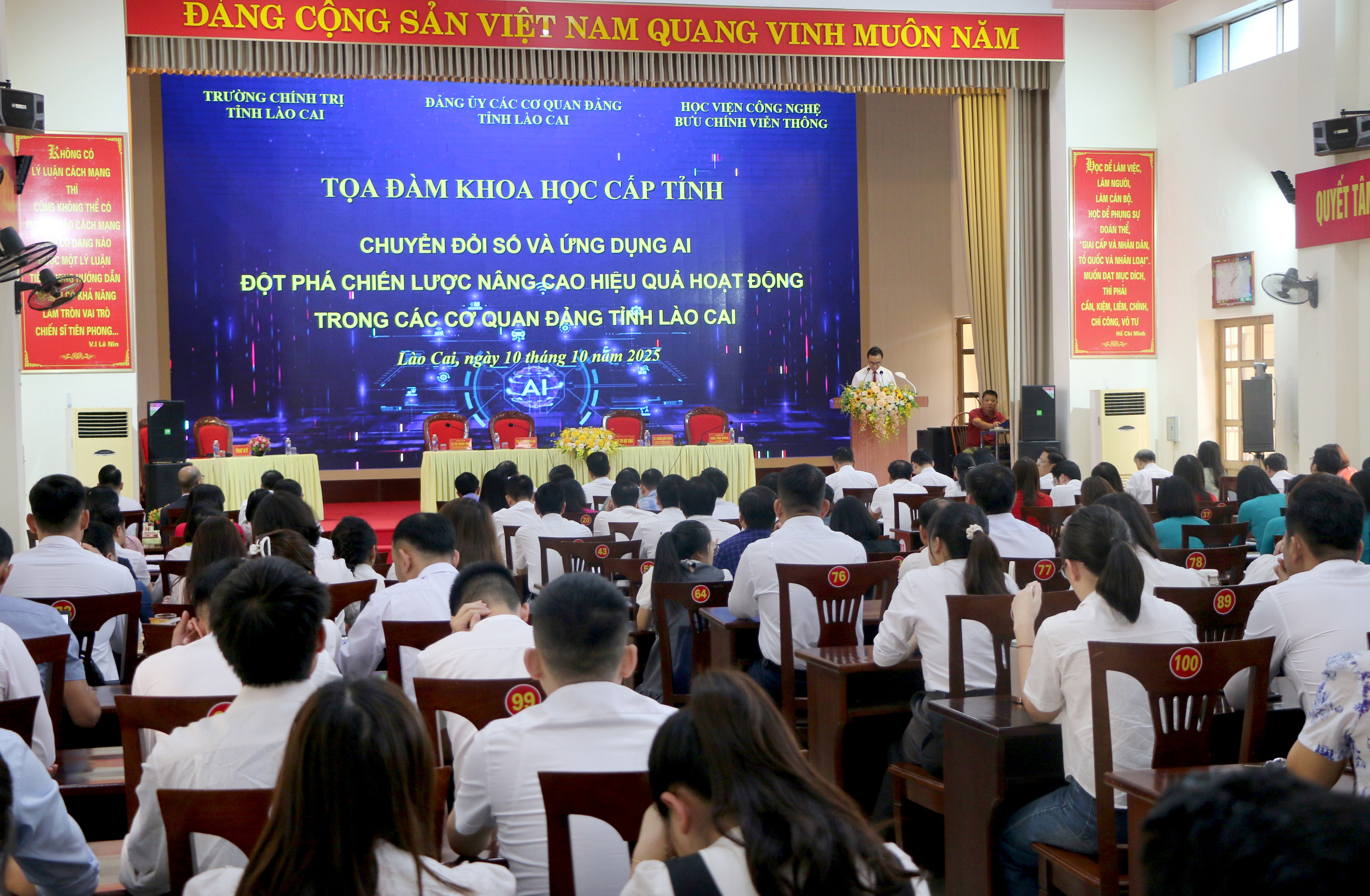 Quang cảnh tọa đàm. img-0164.jpg