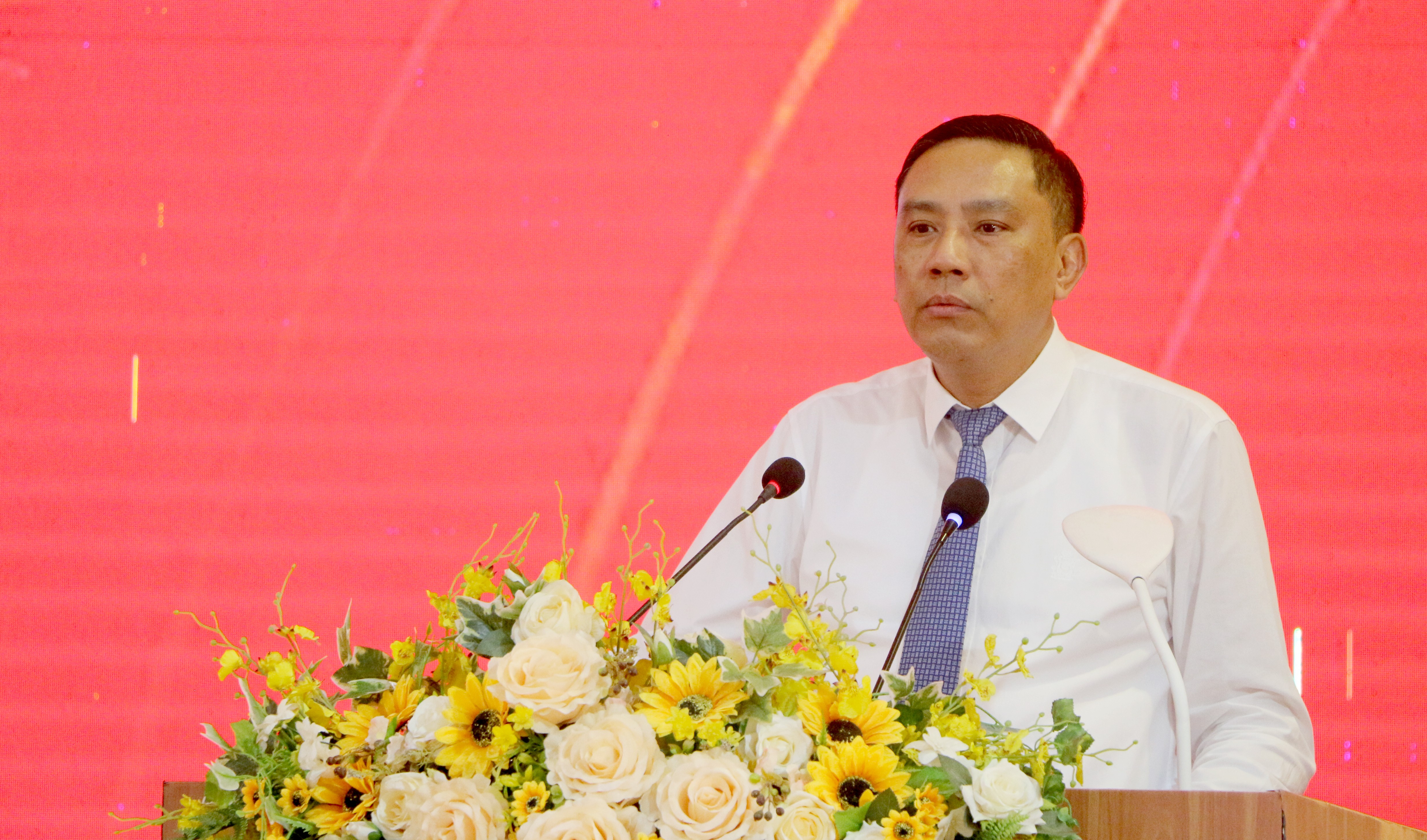 Đồng chí Hoàng Giang - Phó Bí thư Thường trực Tỉnh ủy, Bí thư Đảng ủy Các cơ quan Đảng tỉnh phát biểu chỉ đạo tại tọa đàm. img-0183.jpg