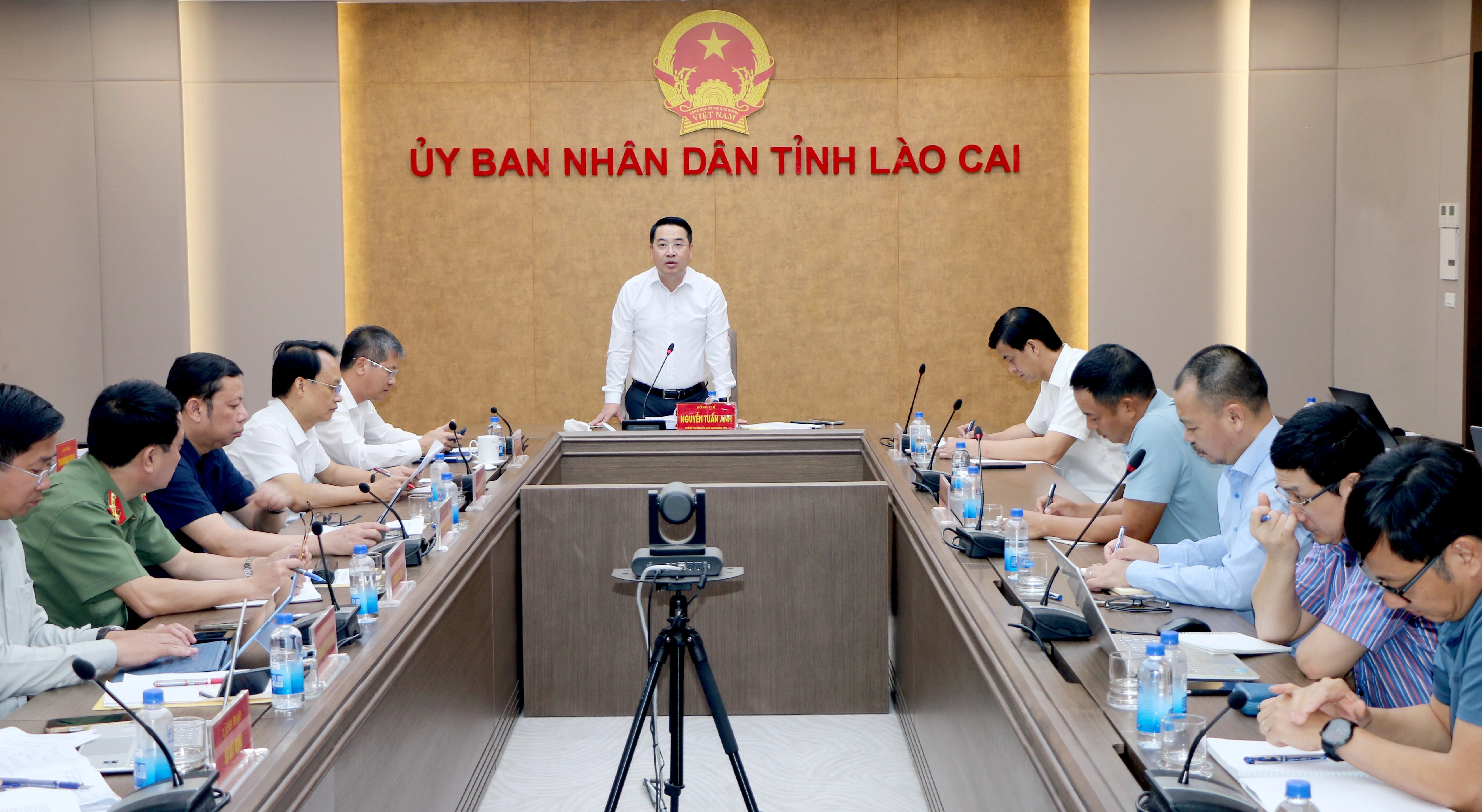 Chủ tịch UBND tỉnh Nguyễn Tuấn Anh phát biểu tại buổi làm việc.