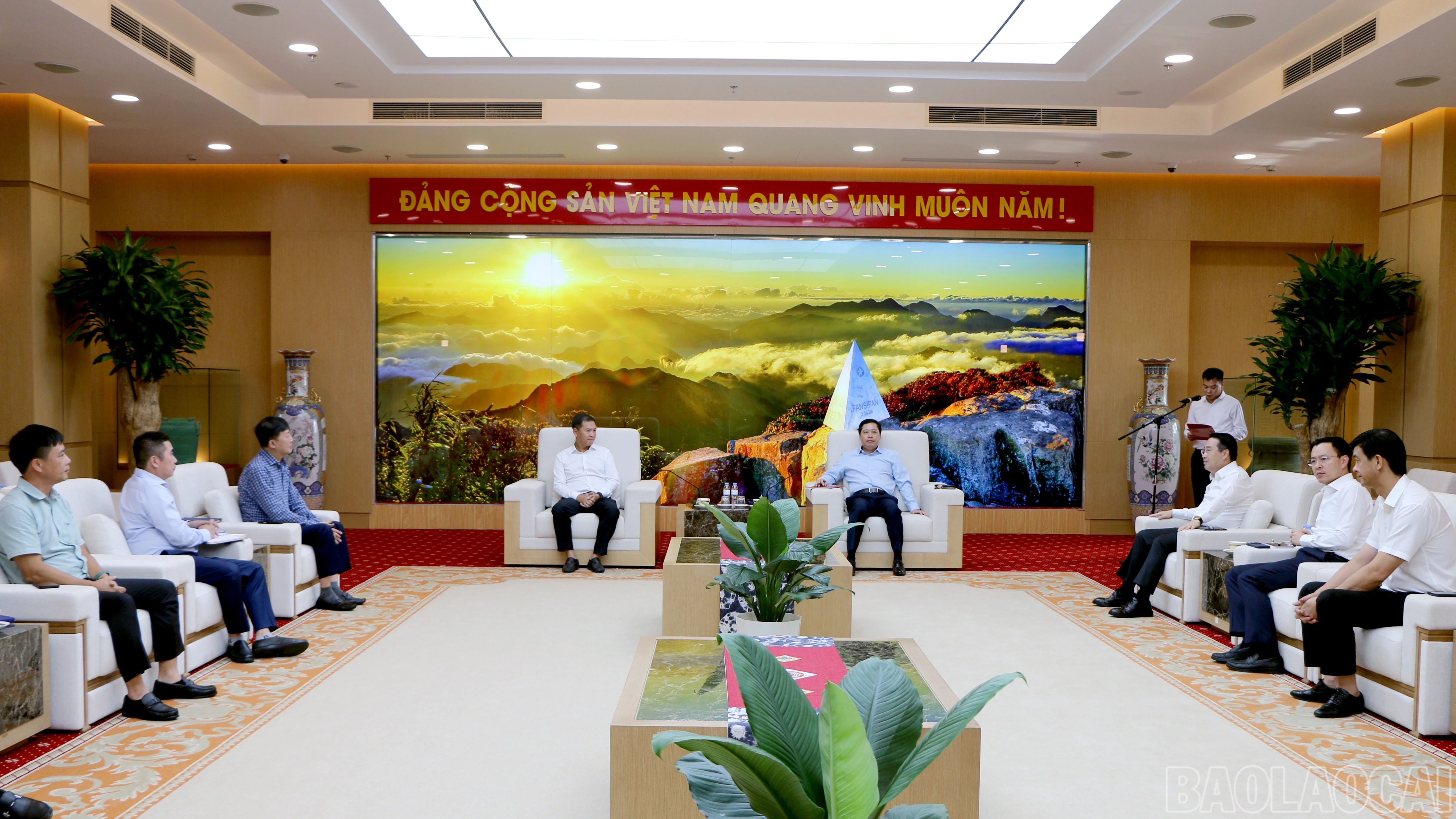 Quang cảnh buổi làm việc.