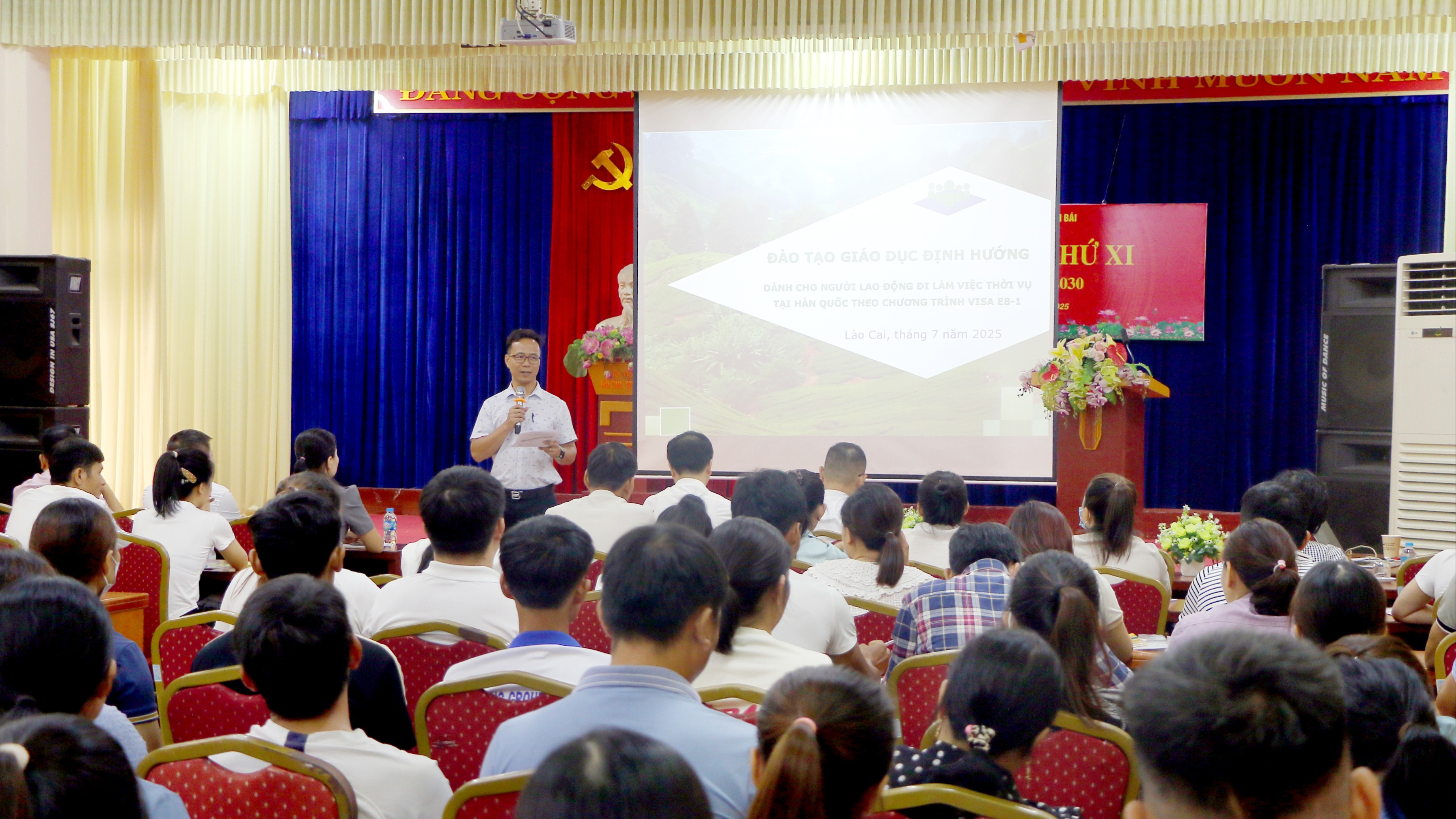 Tại Lớp giáo dục định hướng, người lao động được học tiếng Hàn cơ bản, tìm hiểu về văn hóa Hàn Quốc. img-9973-5010.jpg