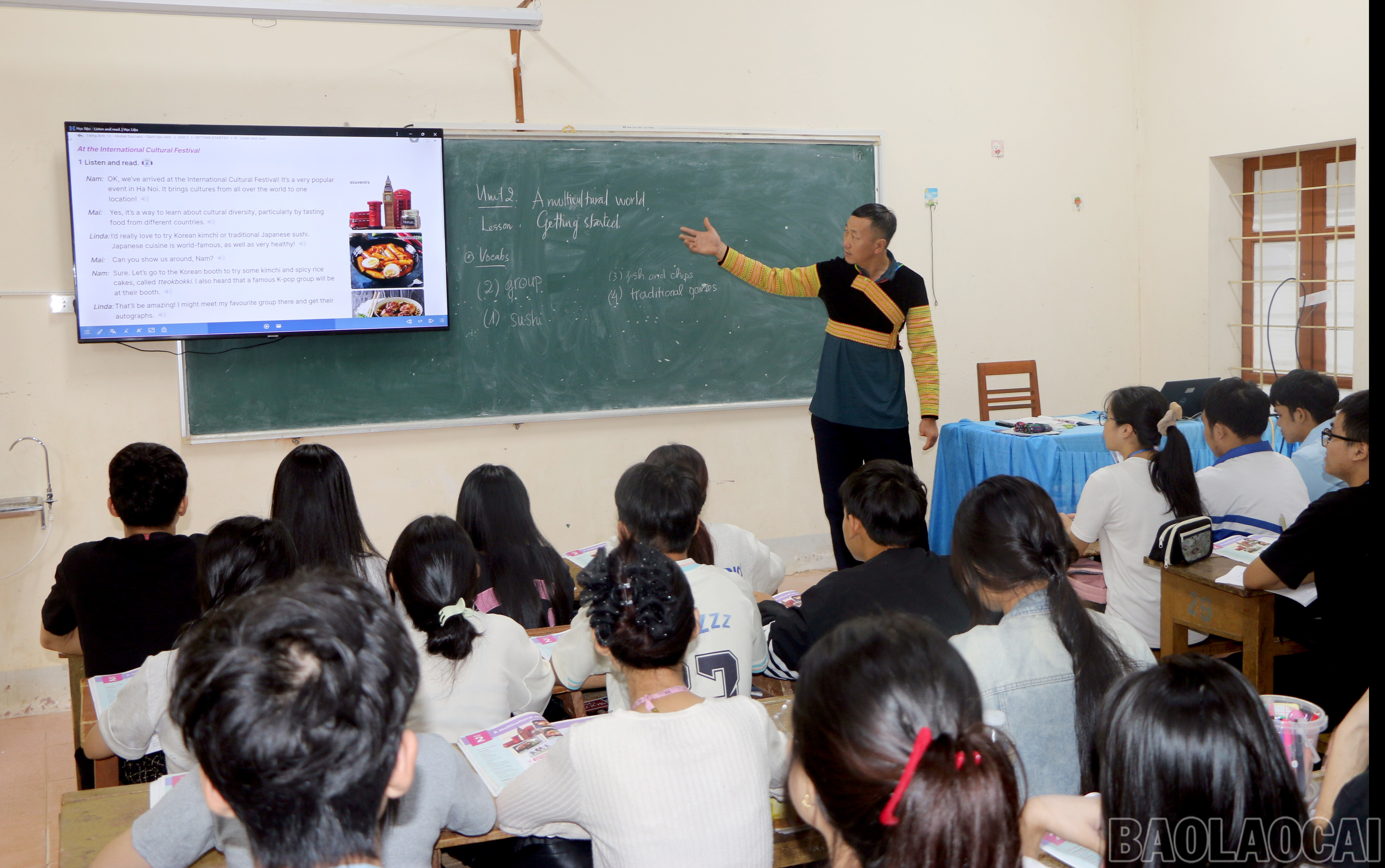 Nhờ việc ứng dụng AI, học sinh Trường THPT Trạm Tấu được trải nghiệm các bài giảng sinh động, hấp dẫn. baolaocai-br_img-0052.jpg