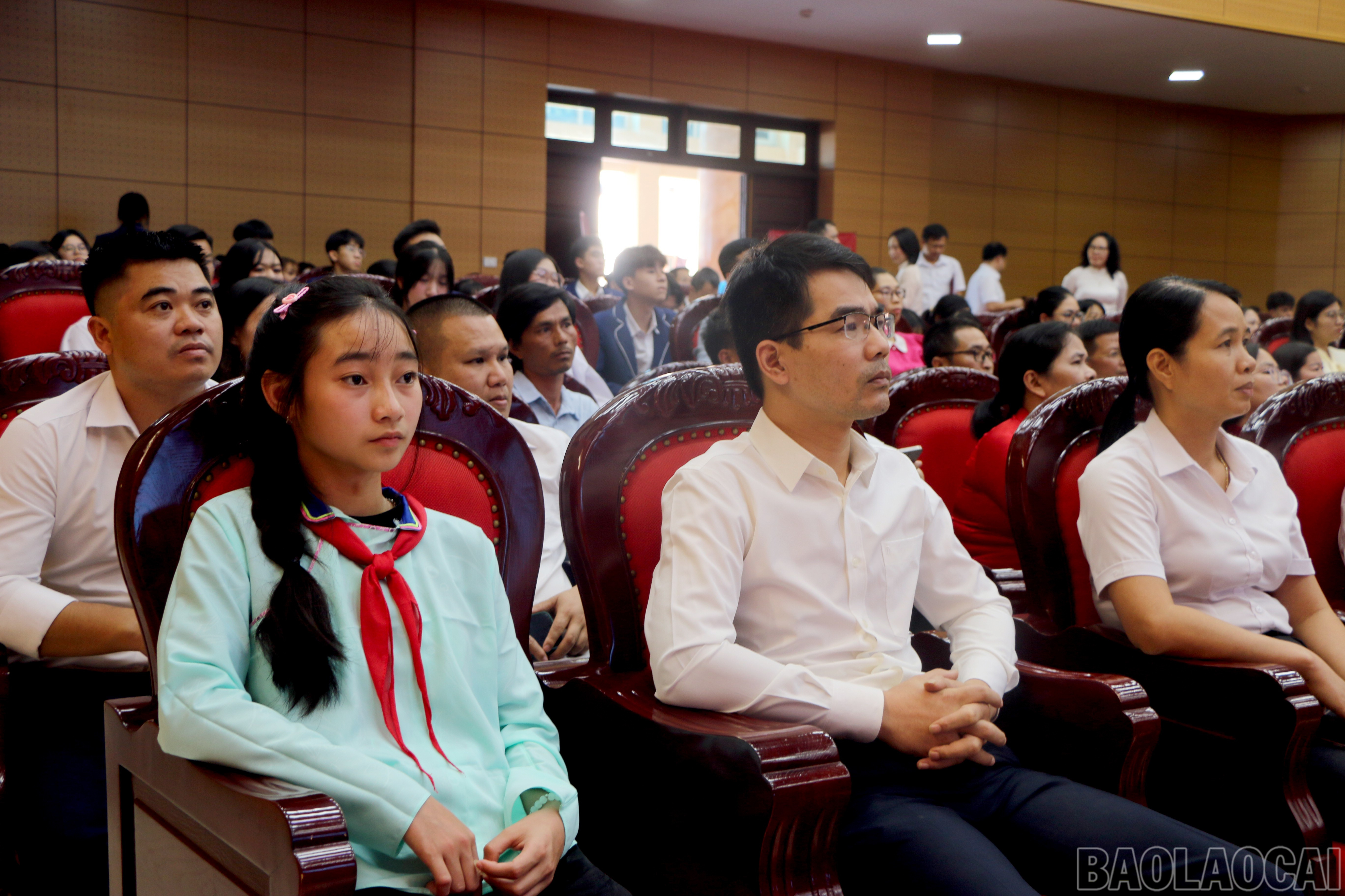 Các đại biểu tham dự Chương trình. baolaocai-br_img-0253.jpg