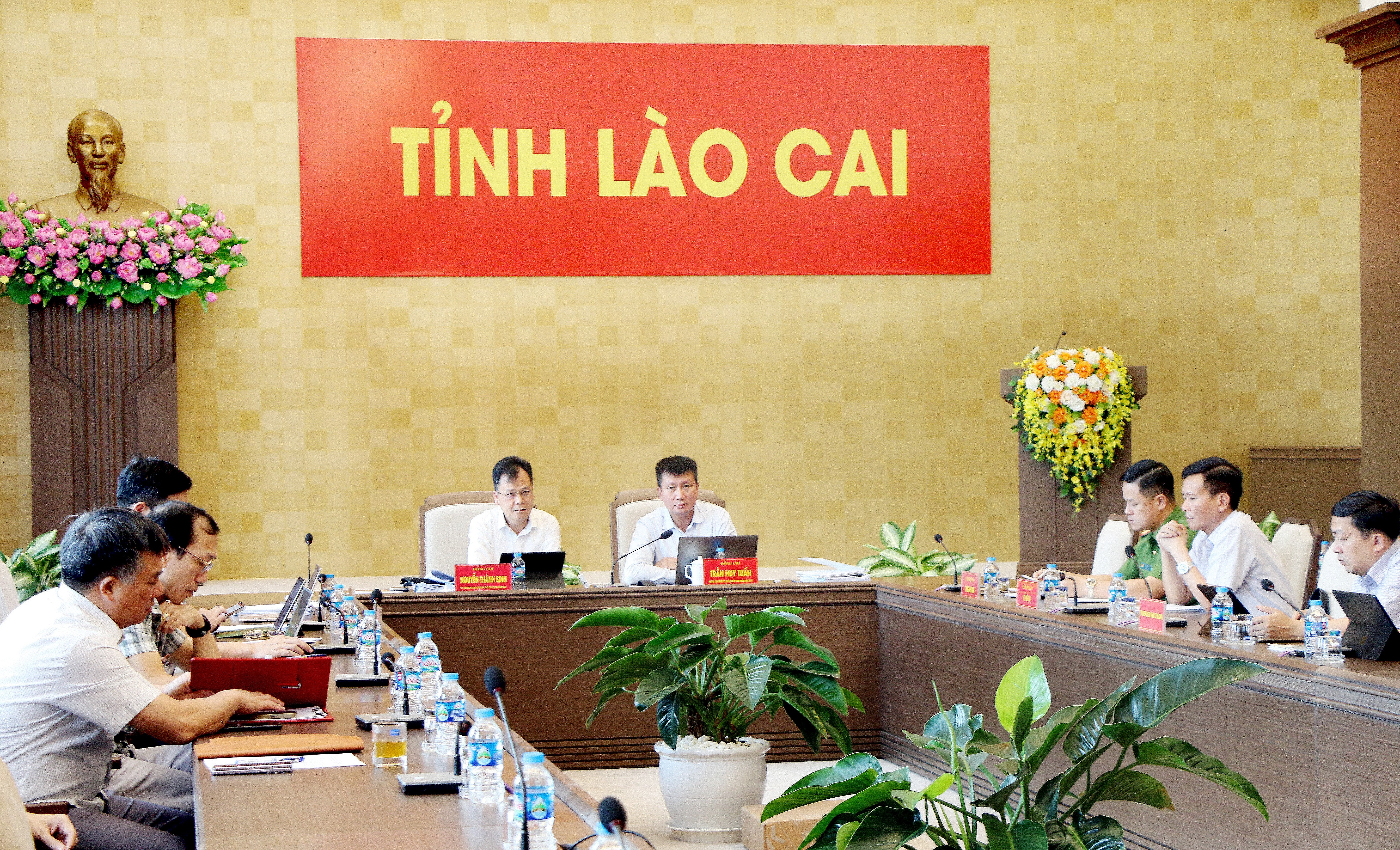 Quang cảnh phiên họp tại điểm cầu tỉnh Lào Cai. anh-ngoai12.jpg