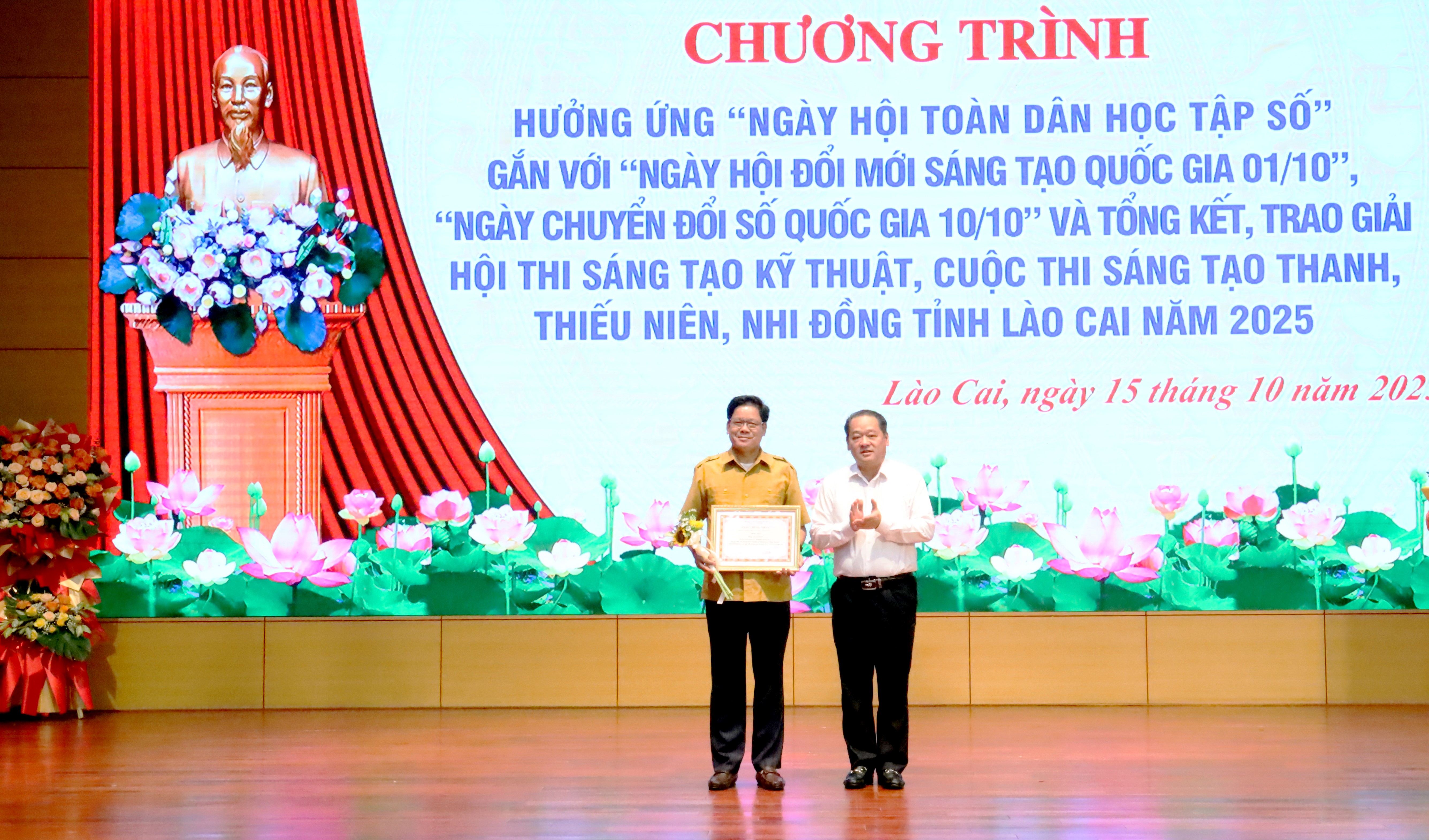 Ông Lò Văn Vy, công dân tổ dân phố Ao Sen 1, phường Nghĩa Lộ xuất sắc đoạt giải Nhất - Cuộc thi trực tuyến “Tìm hiểu các chủ trương của Đảng, chính sách, pháp luật của Nhà nước về phát triển khoa học, công nghệ, đổi mới sáng tạo và chuyển đổi số”. img-7202.jpg