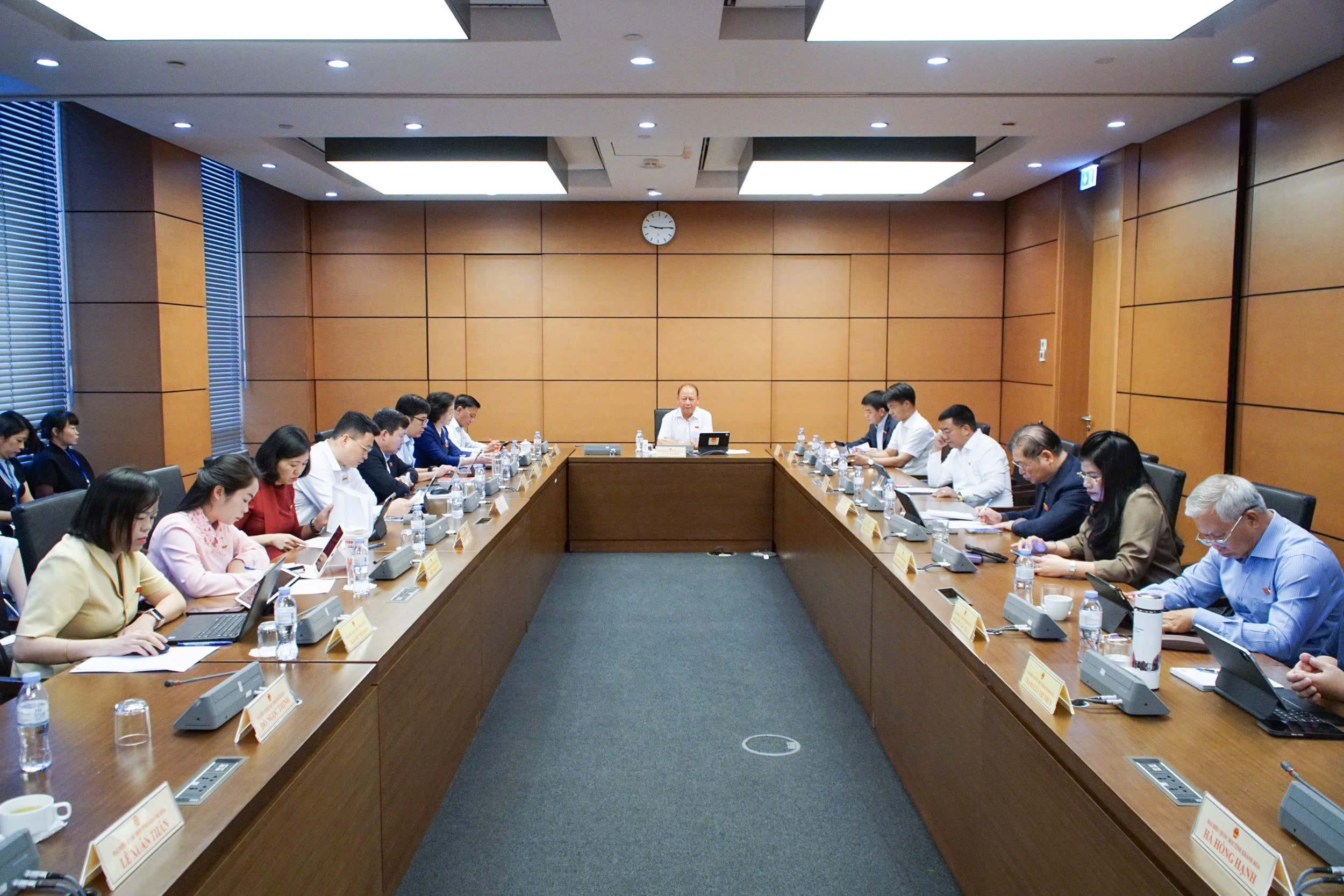 Quang cảnh phiên thảo luận tại tổ ngày 23/10. 34.jpg