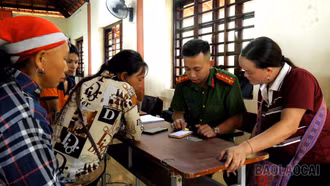 Hợp Thành: Triển khai mô hình "Một cửa lưu động" đưa dịch vụ công đến tận thôn, bản