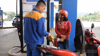 Giá xăng dầu tăng mạnh, nhiều lĩnh vực kinh tế chịu áp lực