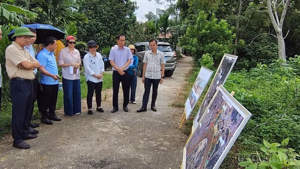Đoàn công tác của ADB tại Việt Nam khảo sát thực địa Dự án chống ngập úng ven sông Hồng