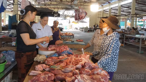Kiểm soát an toàn thực phẩm tại chợ truyền thống