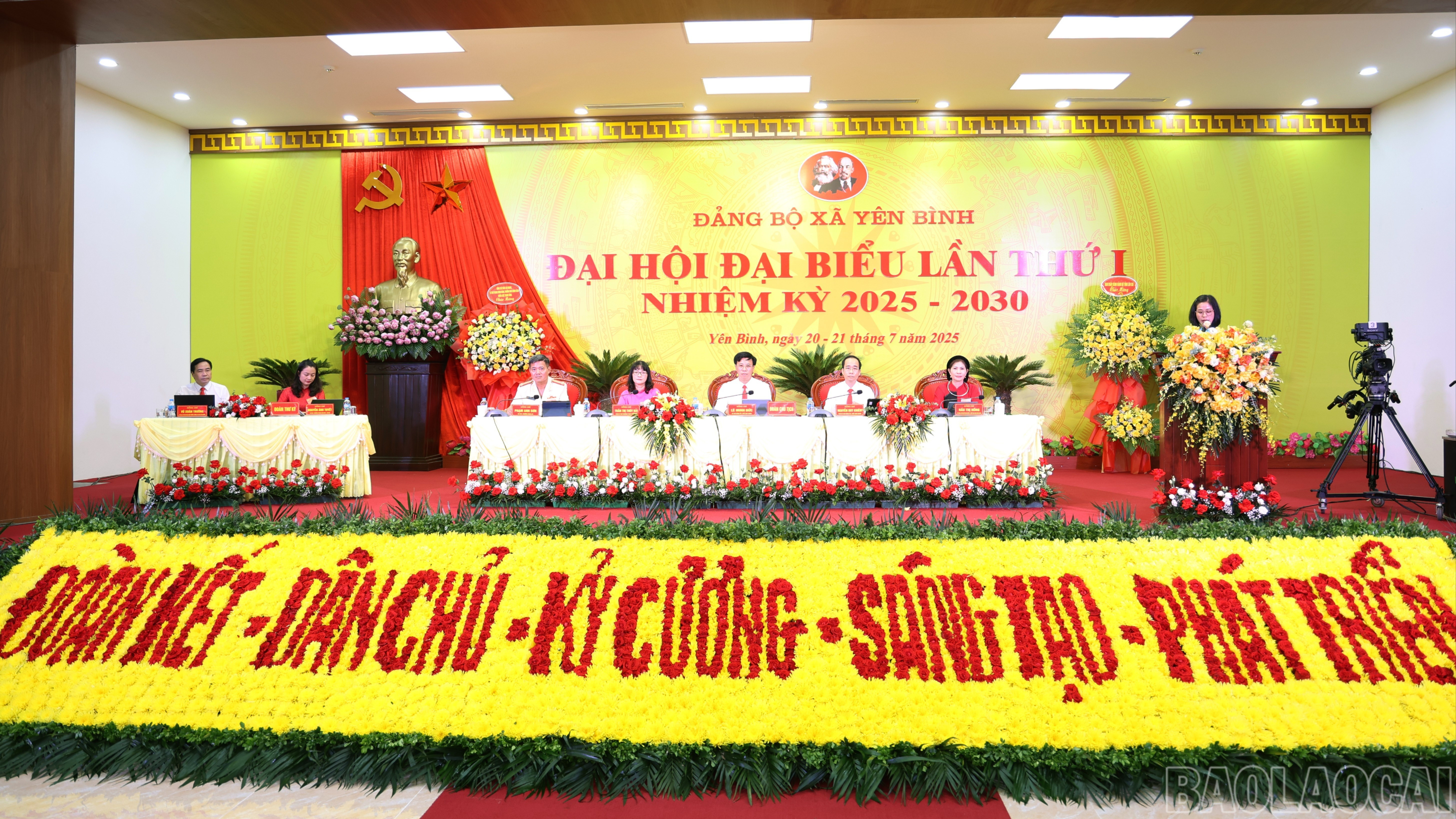 Đoàn chủ tịch Đại hội. baolaocai-br_img-7529-4900.jpg