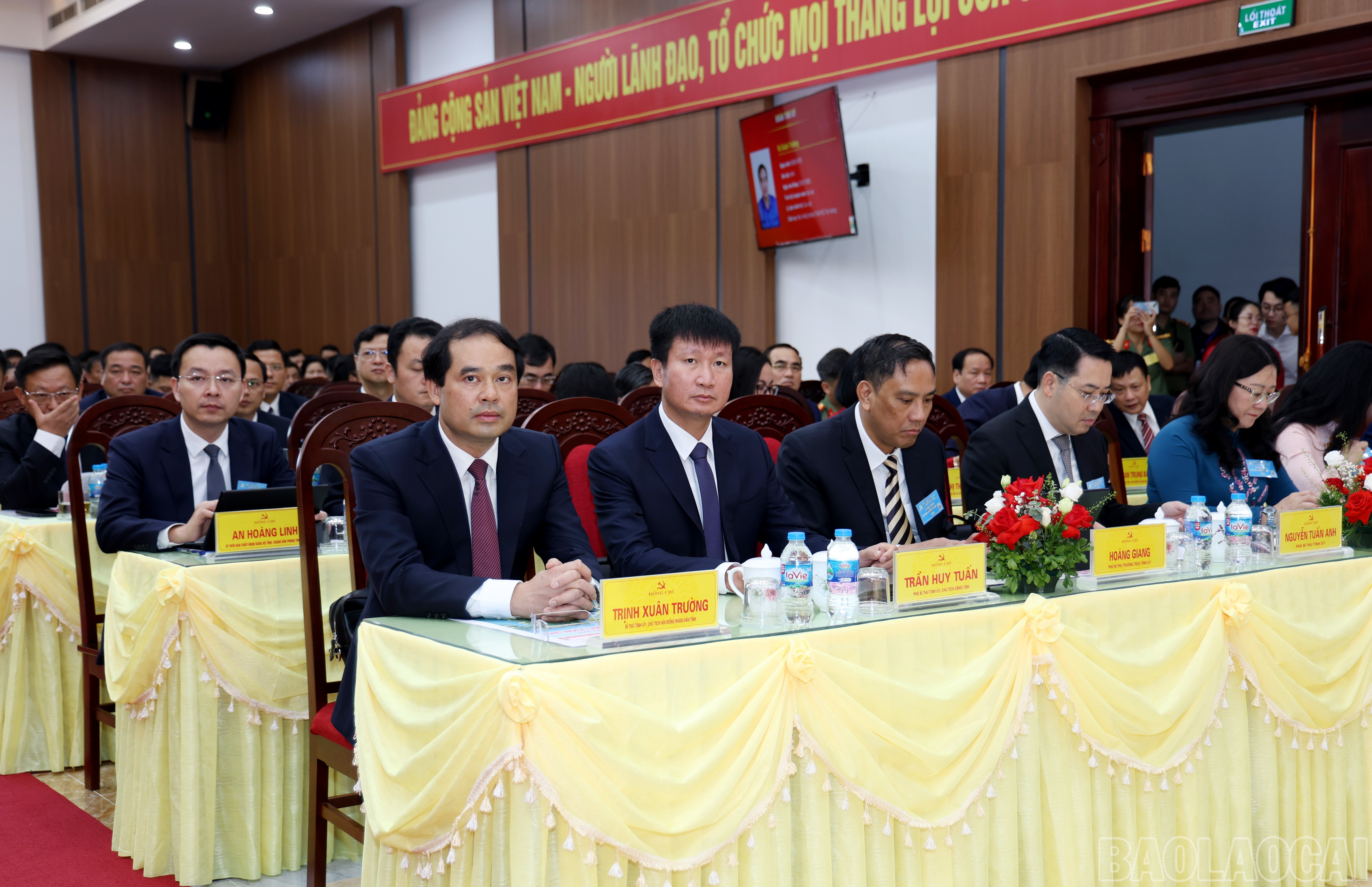 Các đồng chí lãnh đạo tỉnh Lào Cai tham dự đại hội. baolaocai-br_img-7734.jpg
