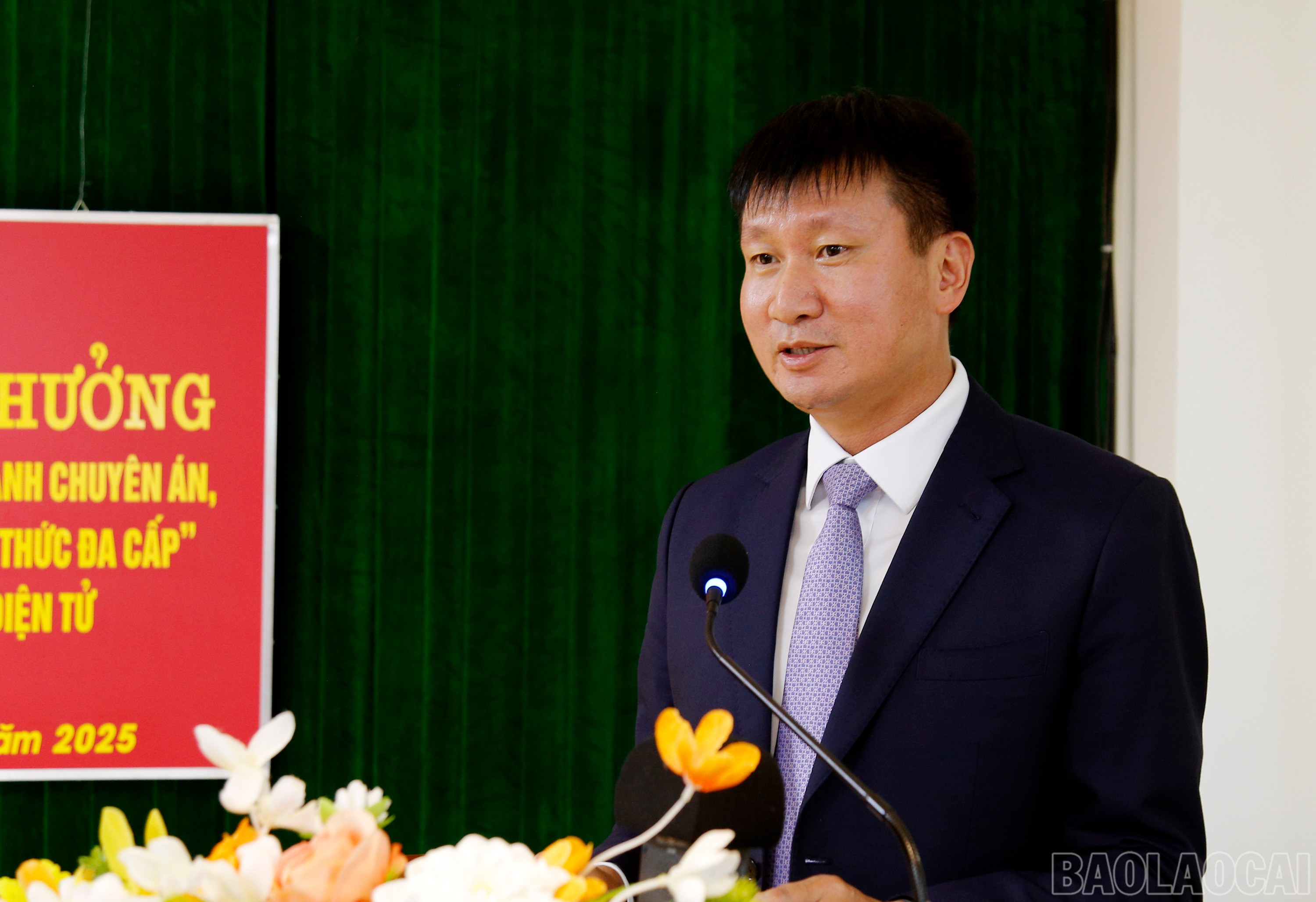 Đồng chí Trần Huy Tuấn - Phó Bí thư Tỉnh ủy, Chủ tịch UBND tỉnh phát biểu tại buổi lễ. baolaocai-br_mg-6762.jpg
