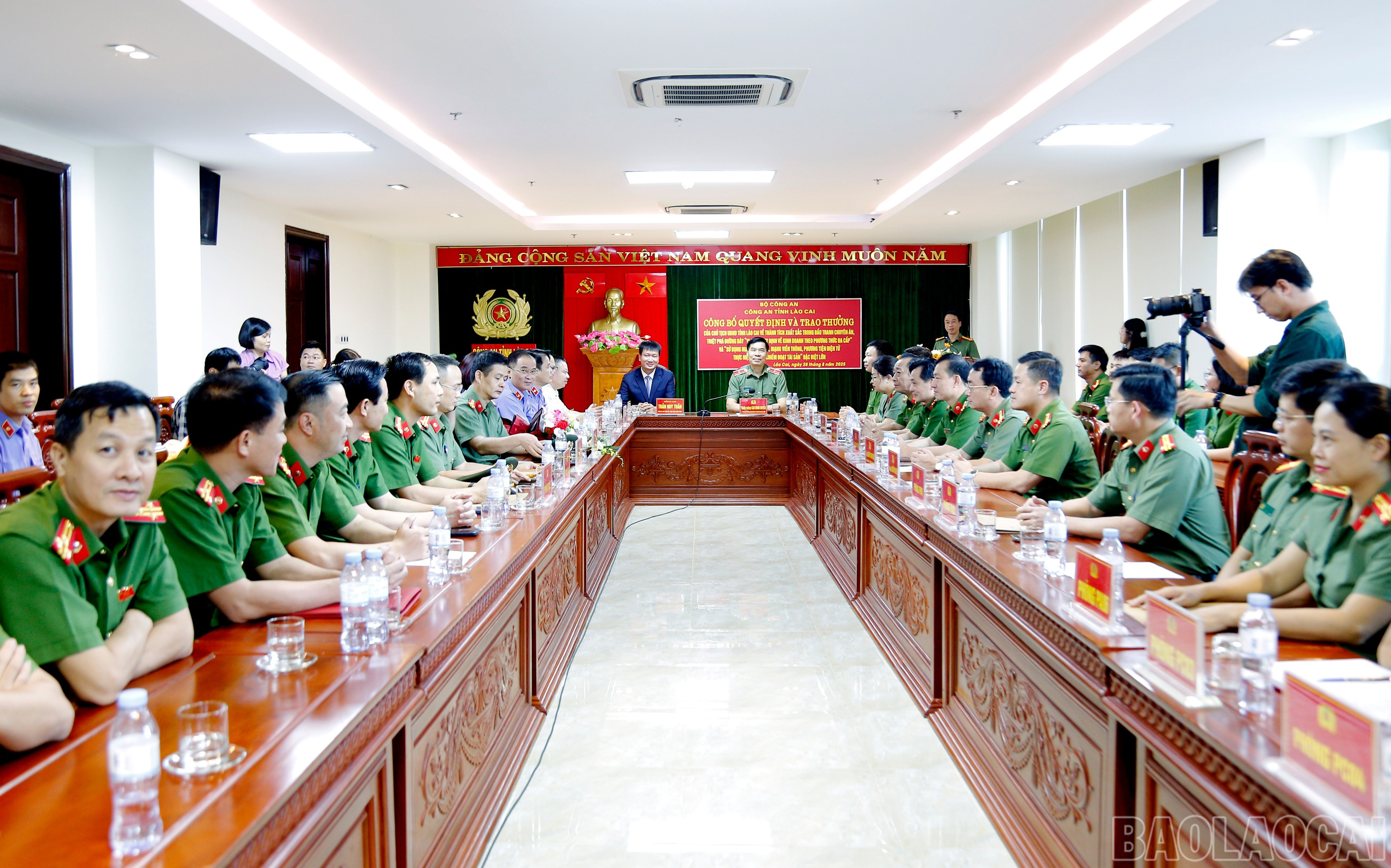 Quang cảnh buổi trao thưởng. baolaocai-br_mg-6752.jpg
