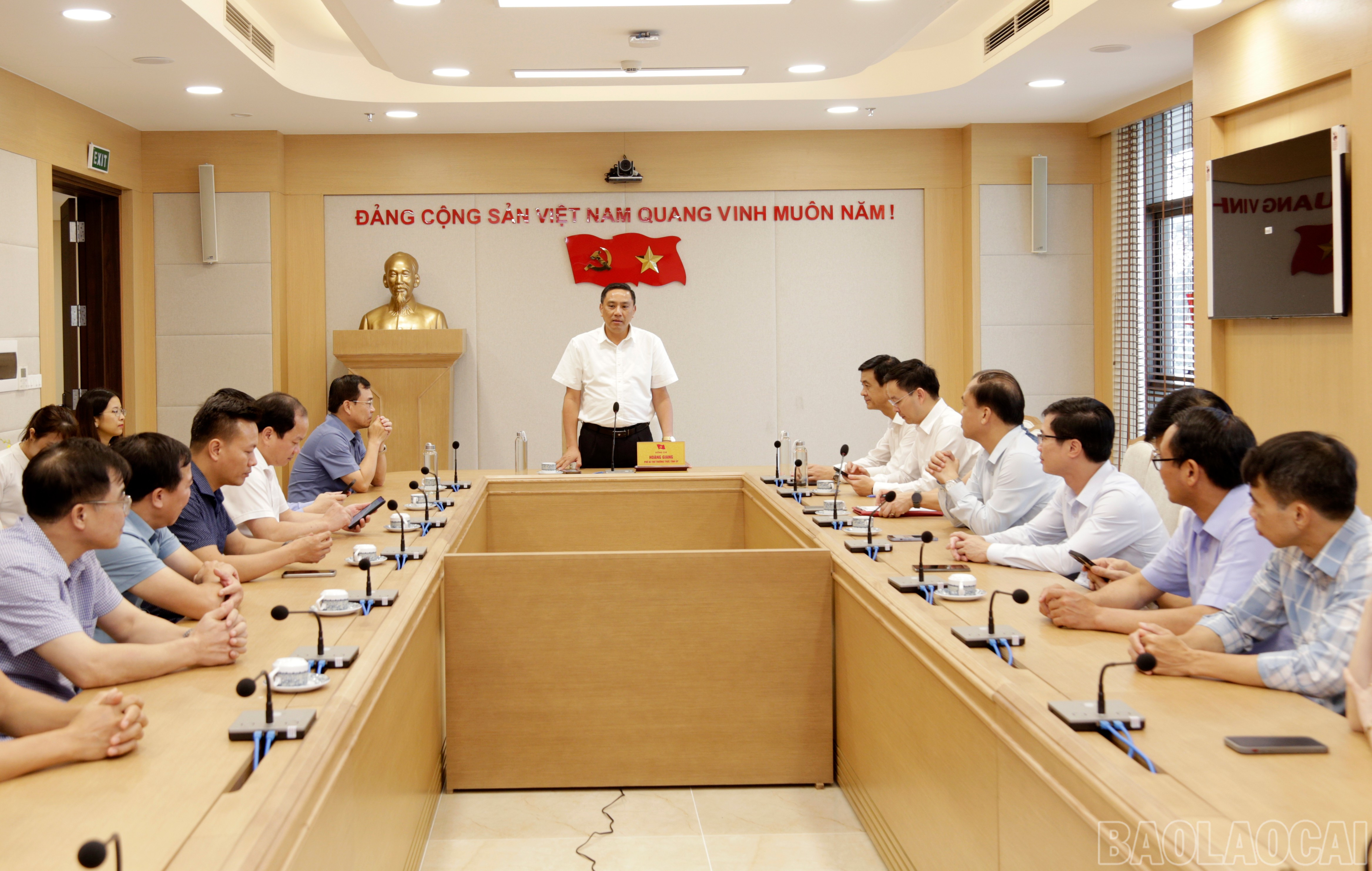Đồng chí Hoàng Giang - Phó Bí thư Thường trực Tỉnh ủy phát biểu tại hội nghị. baolaocai-br_mg-9804.jpg