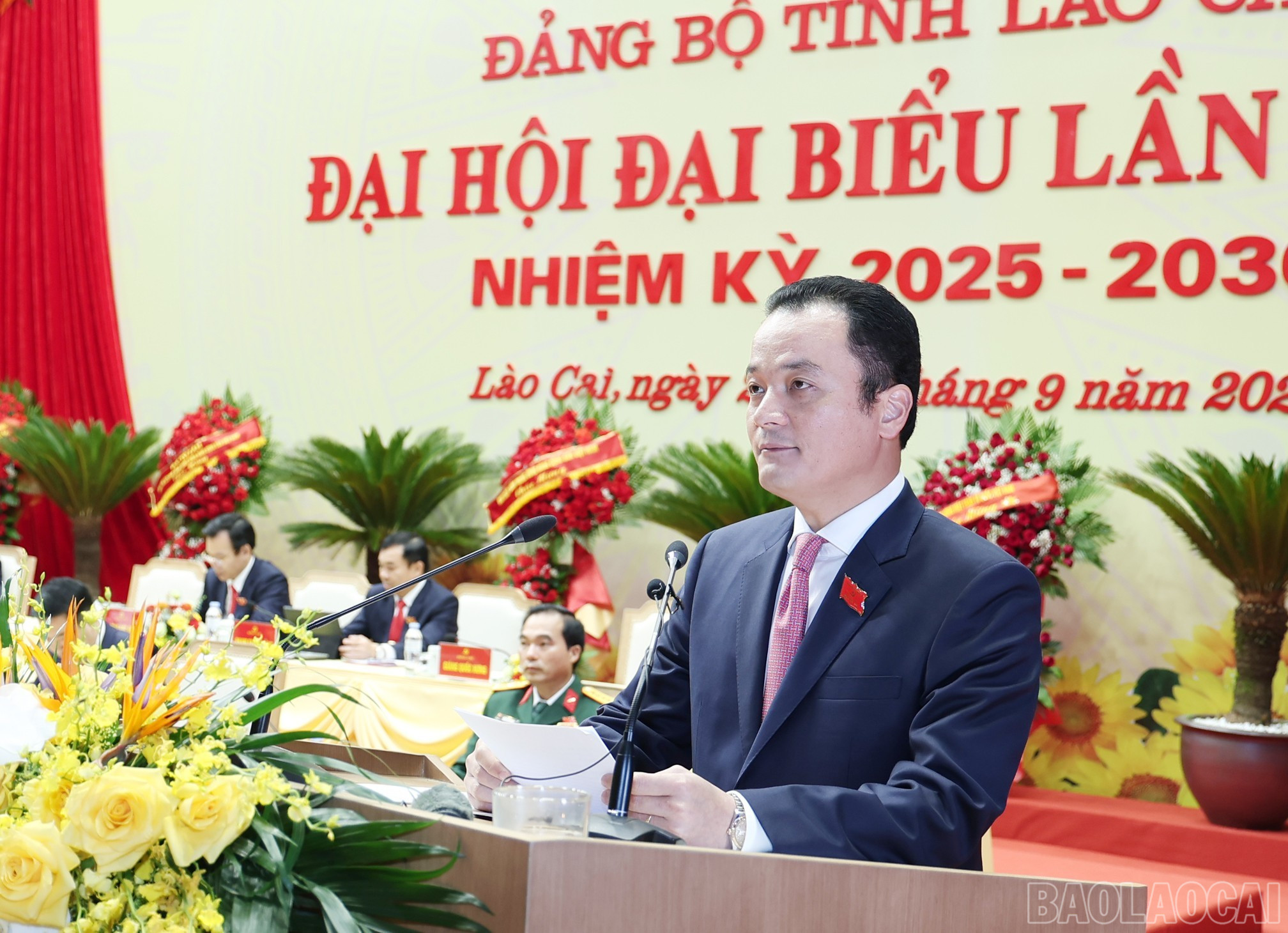Các đại biểu thảo luận tại Đại hội. baolaocai-br_img-3288-2.jpg