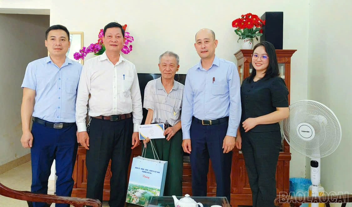 Caring for policy beneficiaries in the area is always a concern of Yen Bai ward. baolaocai-br_gen-h-z7142324382733-738107e0db752fe2f12a1009f81ad528.jpg