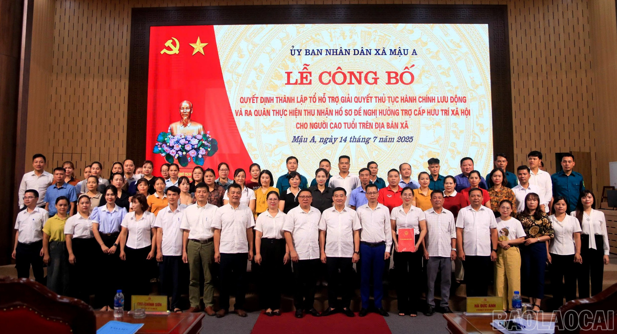 Xã Mậu A thành lập 6 tổ hỗ trợ giải quyết thủ tục hành chính lưu động với tổng số 54 thành viên. baolaocai-br_gen-h-z6803635752491-7a3cf980801ff17ed5302e71351970eb.jpg