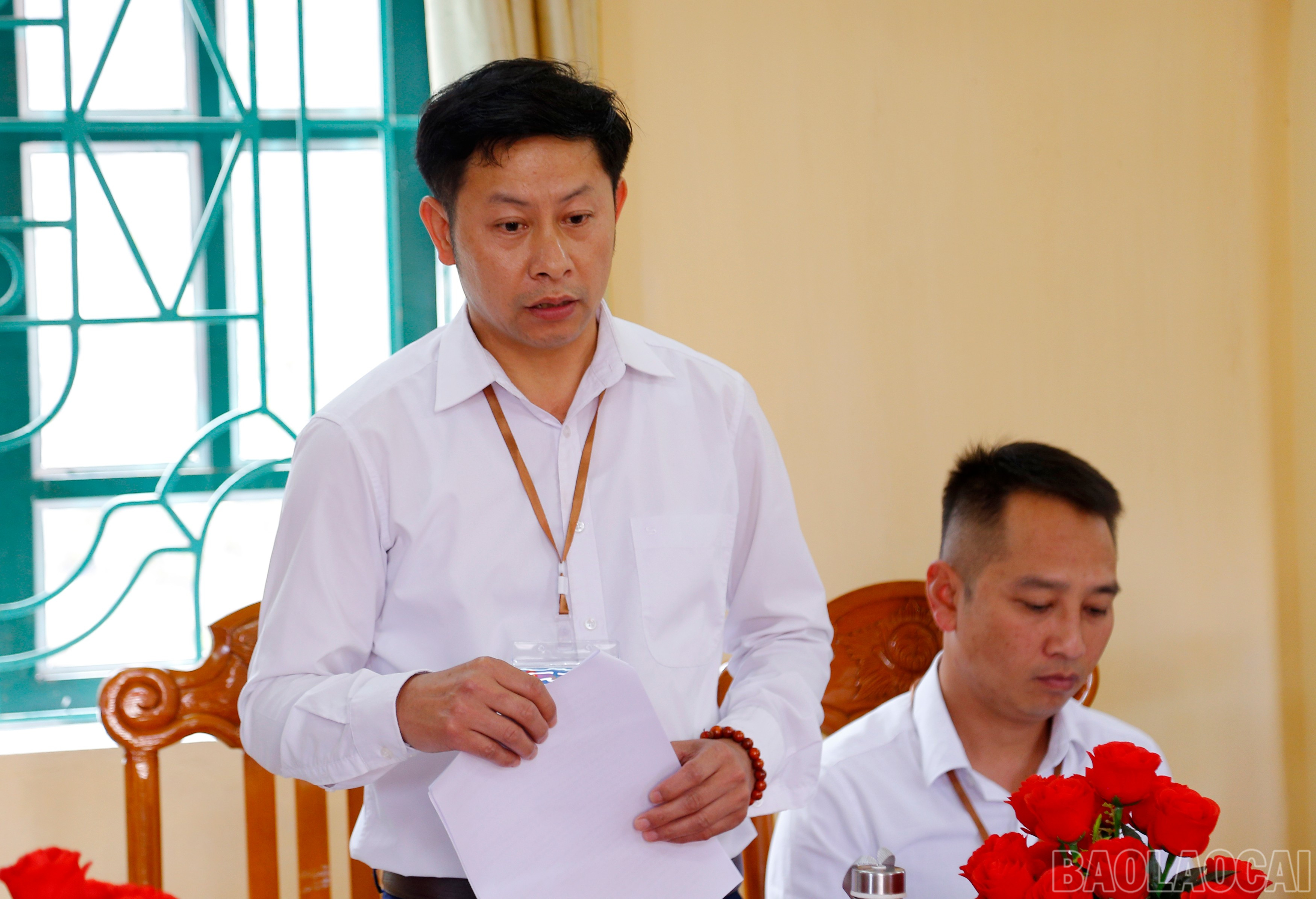 Đồng chí Hảng A Ký - Bí thư Đảng ủy xã Chế Tạo phát biểu tại buổi làm việc. baolaocai-br_mg-7231.jpg