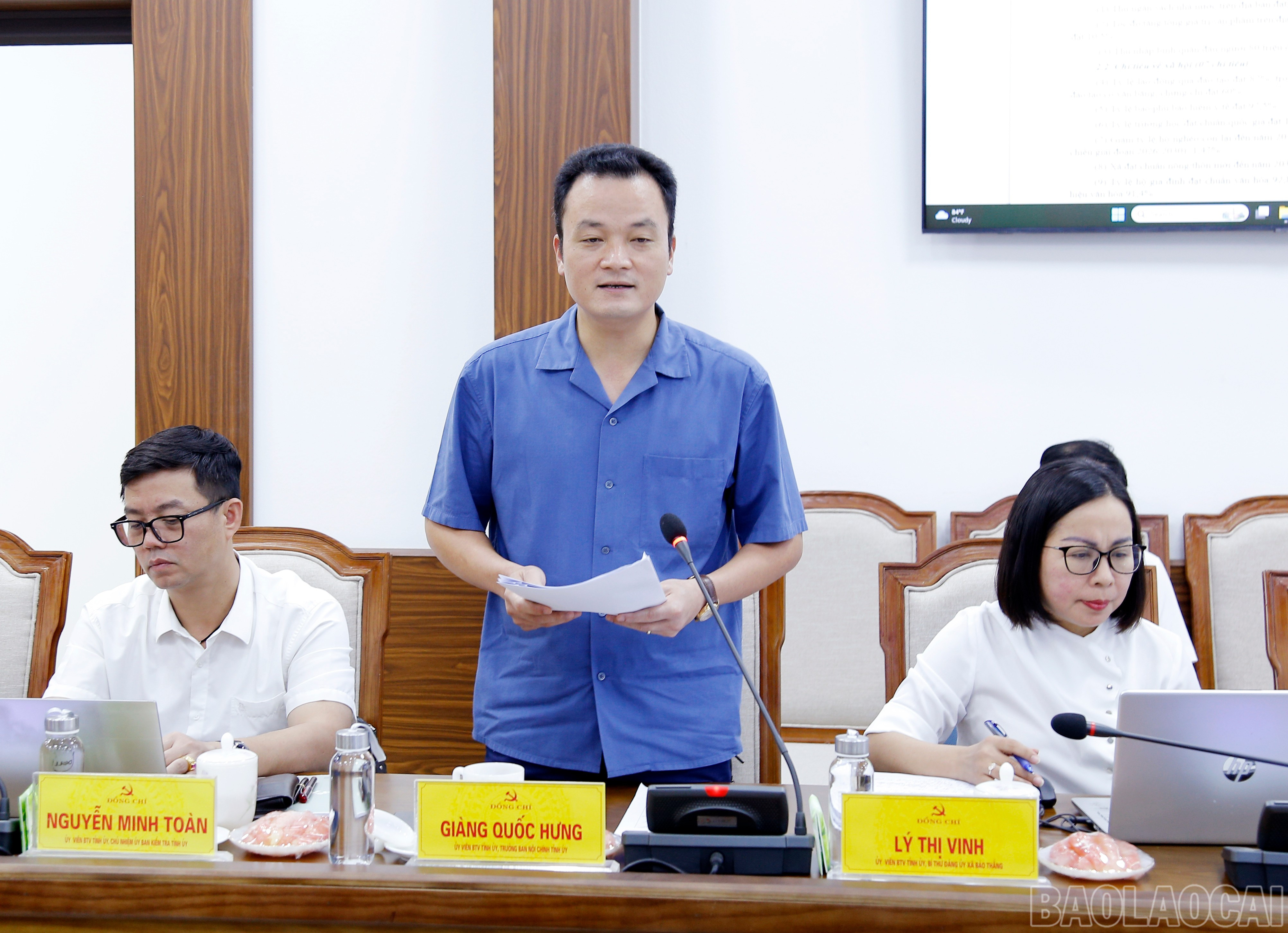 Đồng chí Giàng Quốc Hưng, Ủy viên Ban Thường vụ Tỉnh ủy, Trưởng Ban Nội chính Tỉnh ủy phát biểu tại cuộc họp. baolaocai-br_mg-4878.jpg