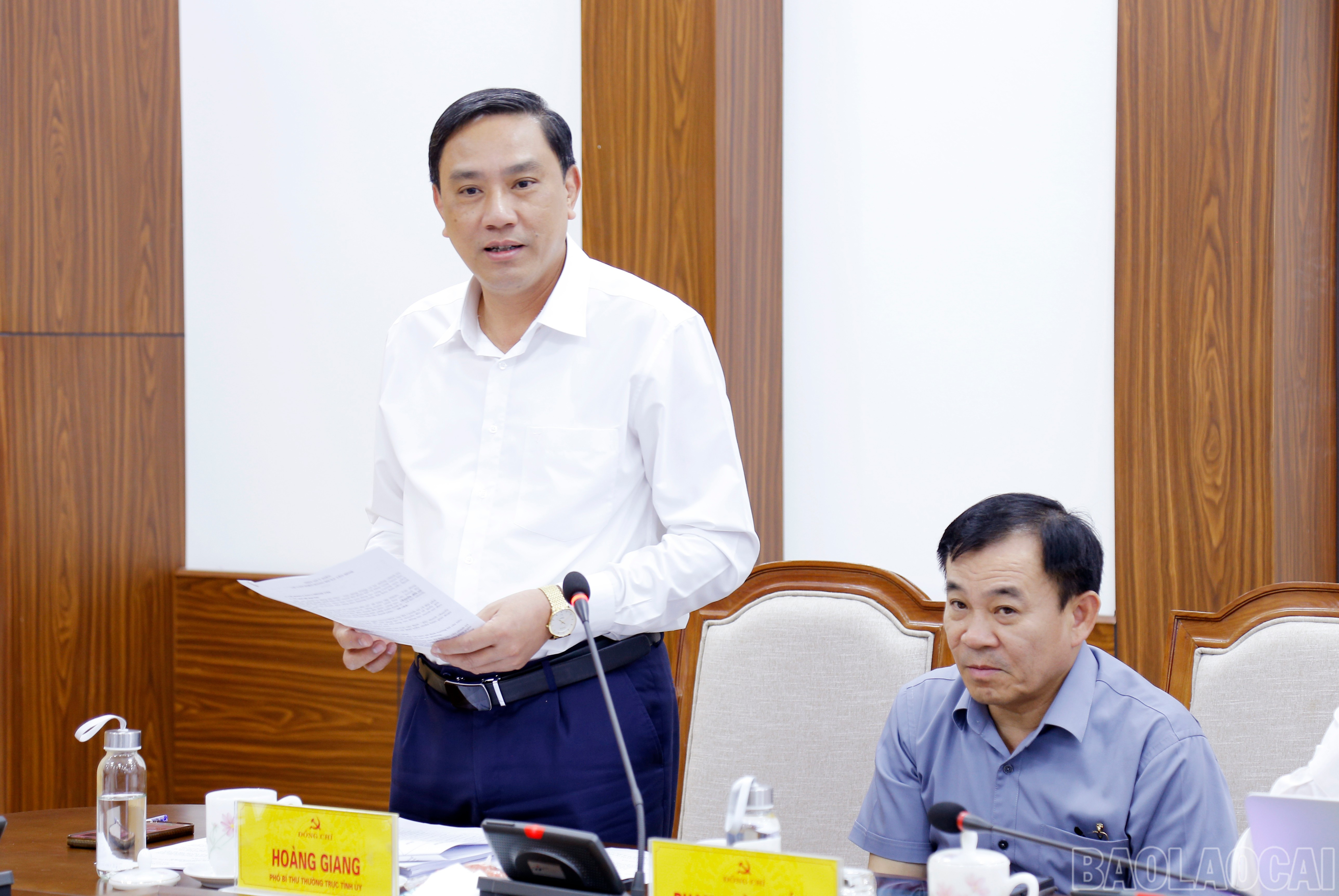 Phó Bí thư Thường trực Tỉnh ủy Hoàng Giang phát biểu tại cuộc họp. baolaocai-br_mg-4904.jpg