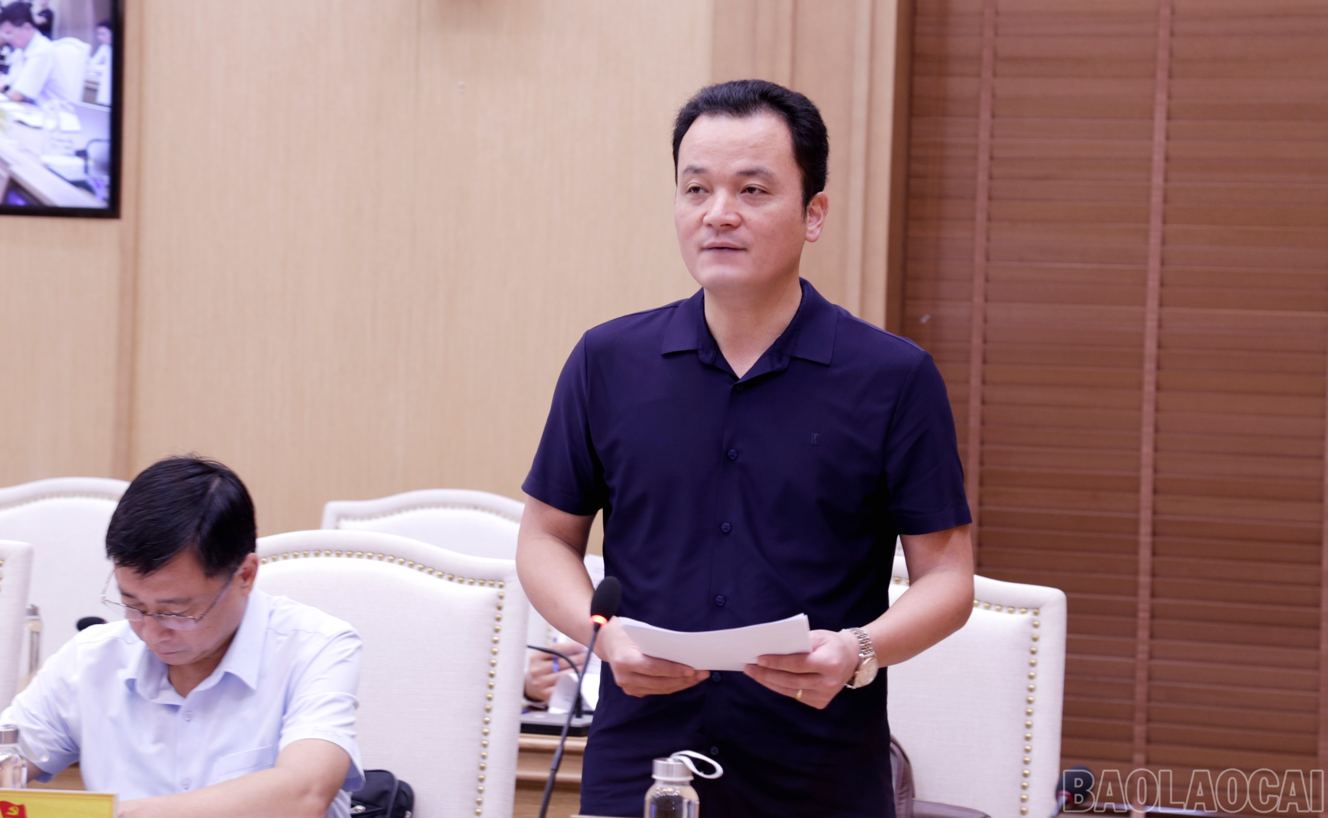 Đồng chí Giàng Quốc Hưng - Ủy viên Ban Thường vụ, Trưởng Ban Nội chính Tỉnh ủy phát biểu tại hội nghị. baolaocai-br_mg-0136.jpg