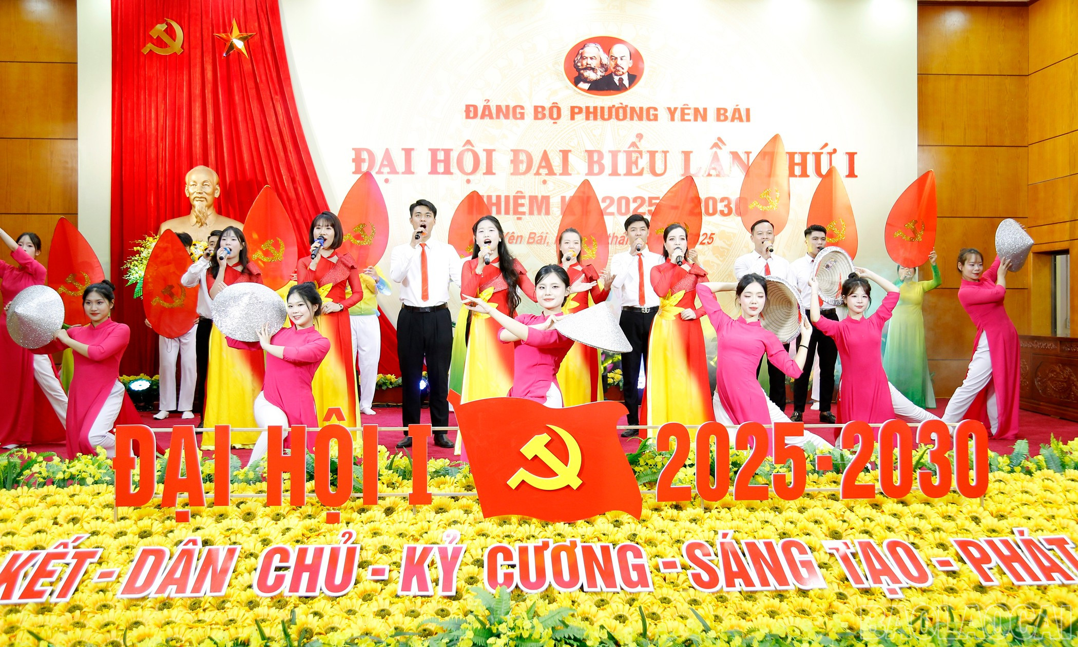 Tiết mục văn nghệ chào mừng Đại hội.. baolaocai-br_mg-5995.jpg
