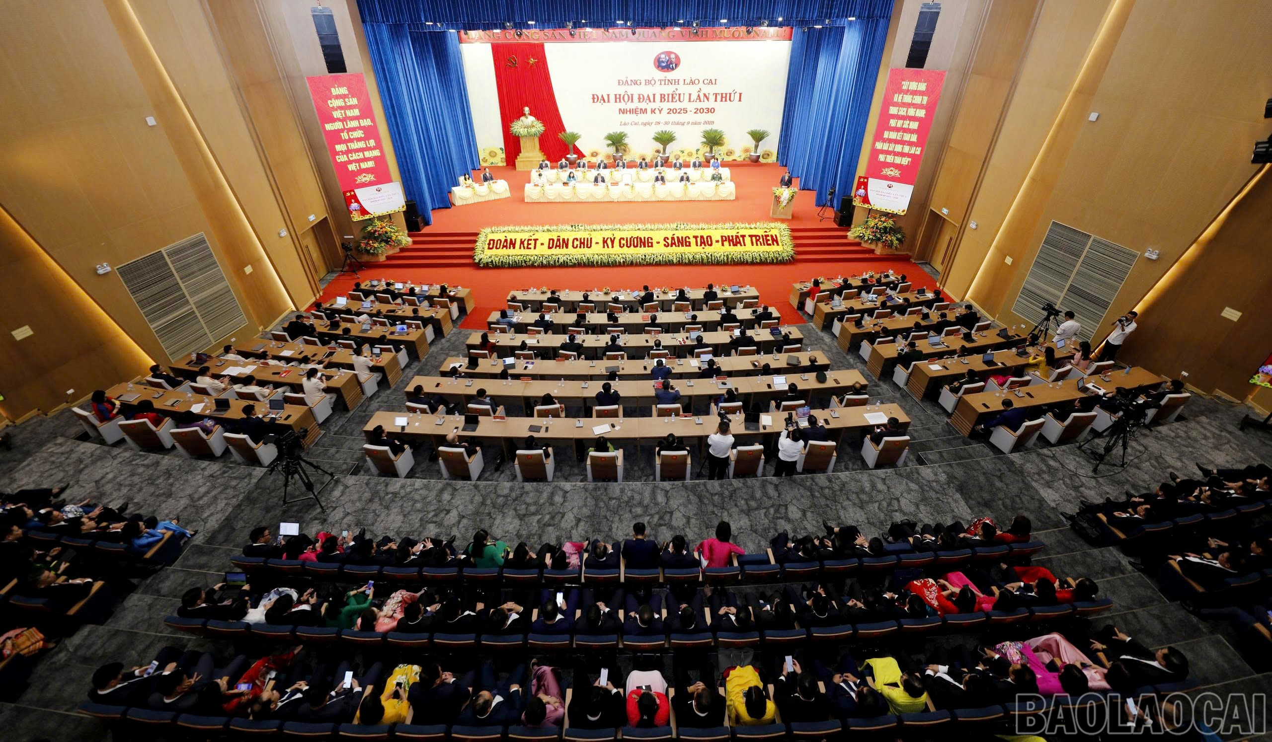 Quang cảnh đại hội. baolaocai-br_bd963f9da354290a7045.jpg