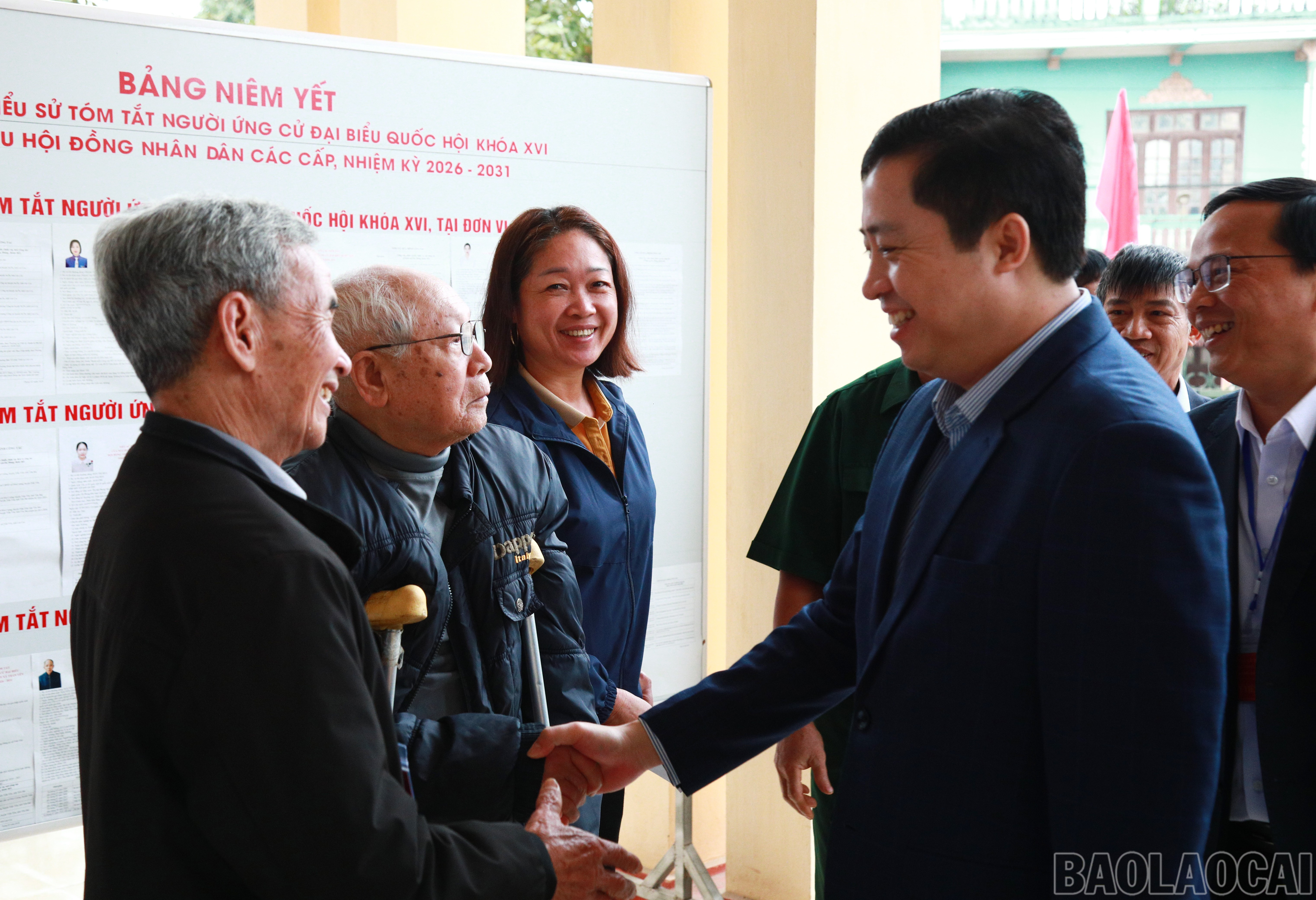 Bí thư Tỉnh ủy Dương Quốc Huy thăm hỏi, động viên cử tri xã Trấn Yên.