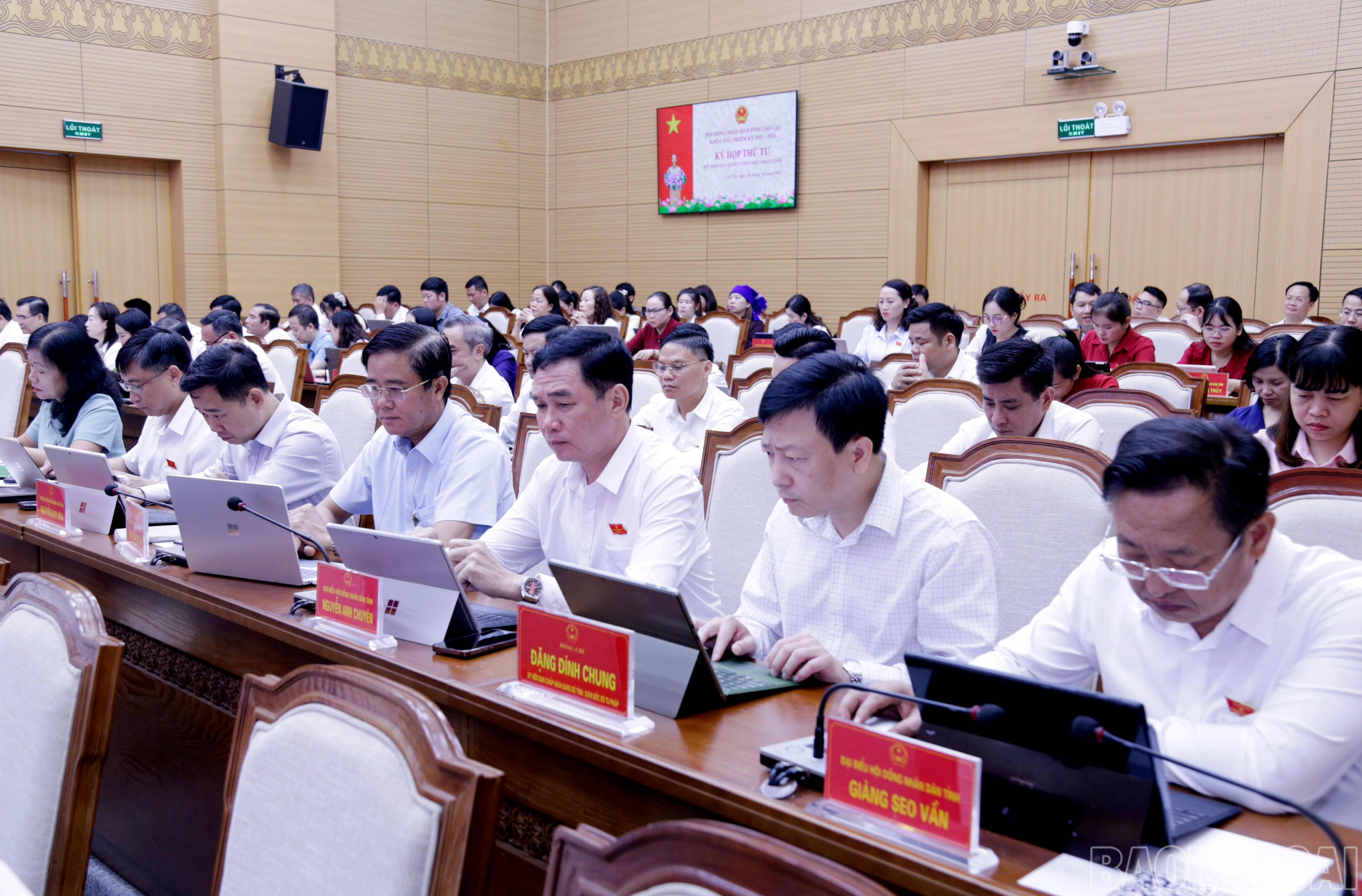 Các đại biểu tham dự kỳ họp. baolaocai-br_mg-9840.jpg