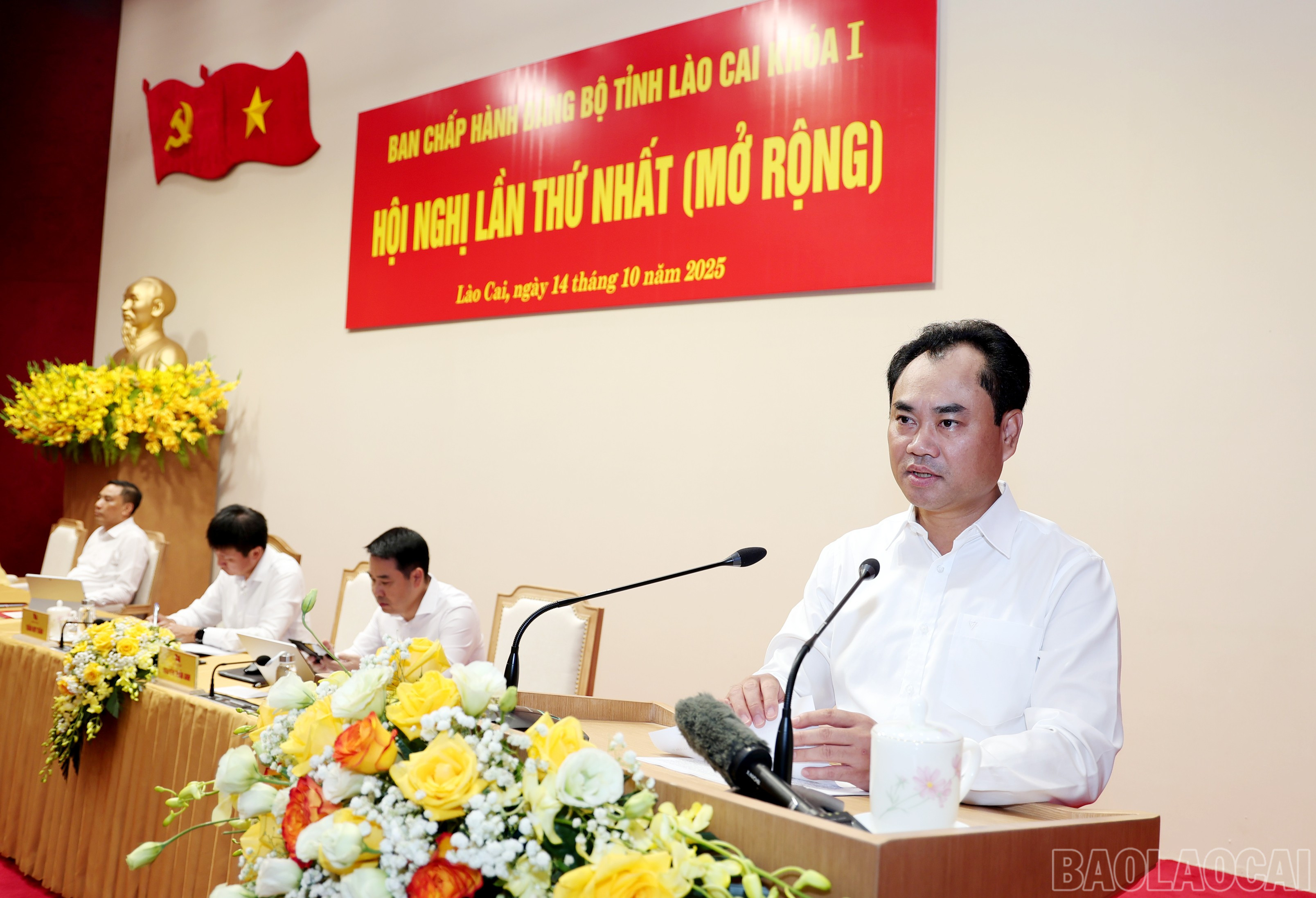 Đồng chí Trịnh Việt Hùng, Bí thư Tỉnh ủy phát biểu khai mạc hội nghị. baolaocai-br_img-4776.jpg
