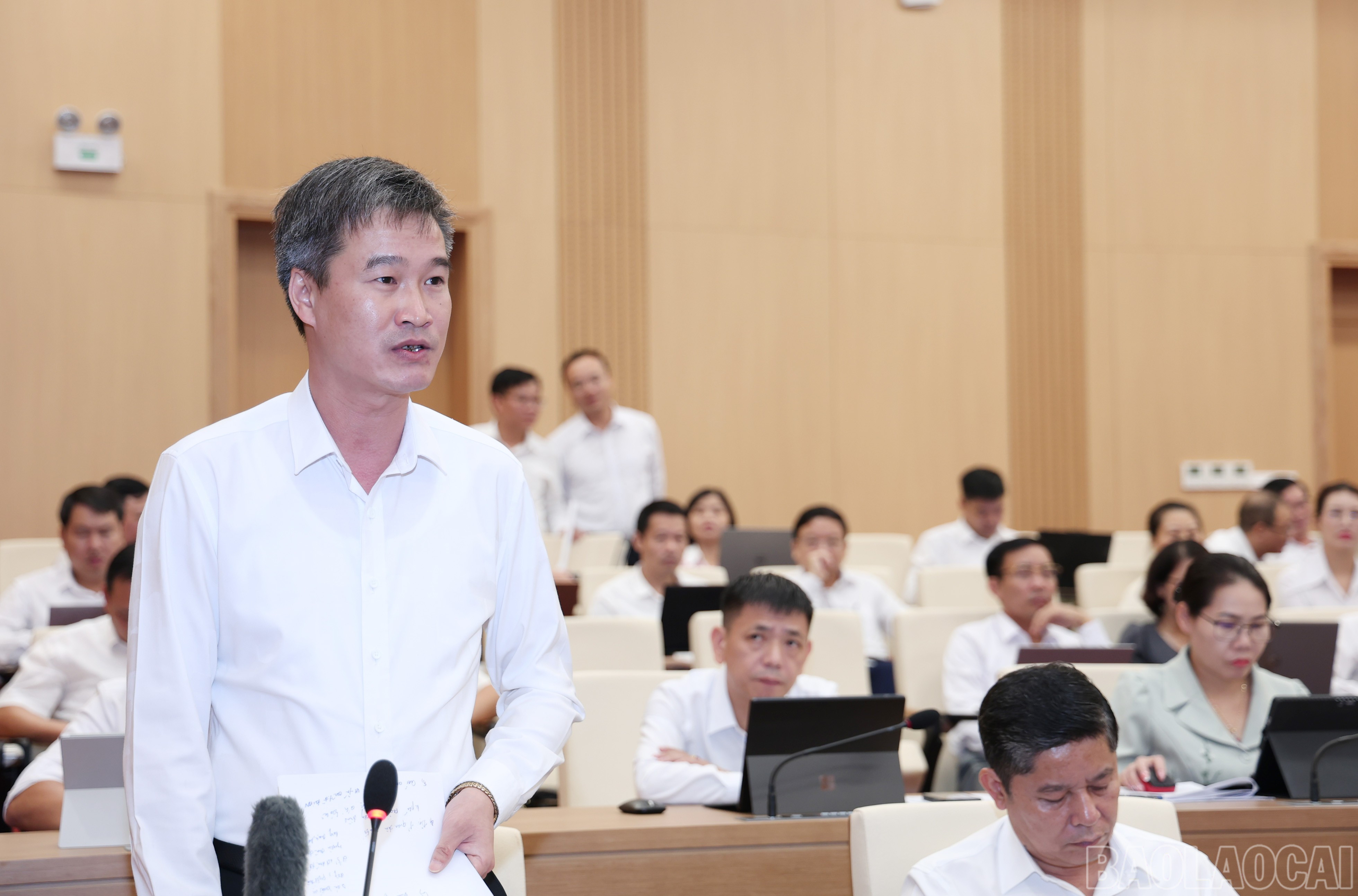 Các đại biểu thảo luận tại hội nghị. baolaocai-br_img-5130.jpg