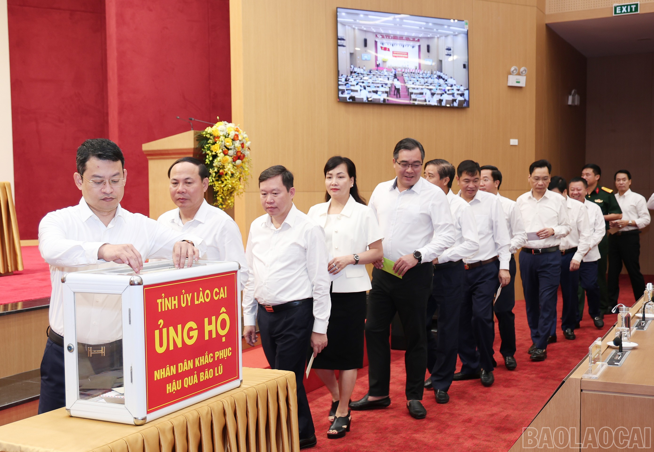 Các đại biểu dự hội nghị ủng hộ đồng bào các tỉnh bị ảnh hưởng bão số 10. baolaocai-br_img-4925.jpg