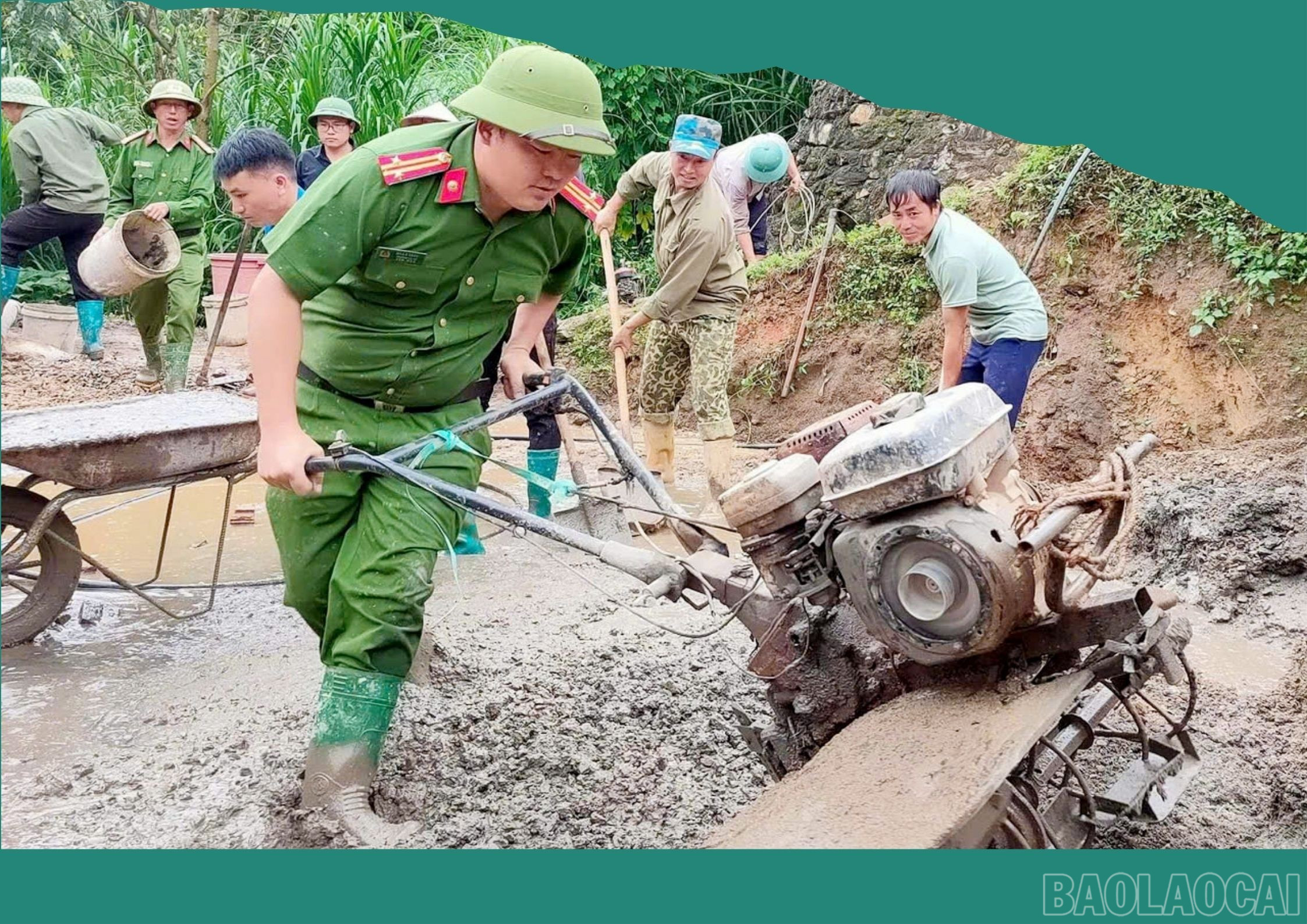 Công an xã Chế Tạo giúp nhân dân làm đường giao thông nông thôn. baolaocai-br_222aa.jpg